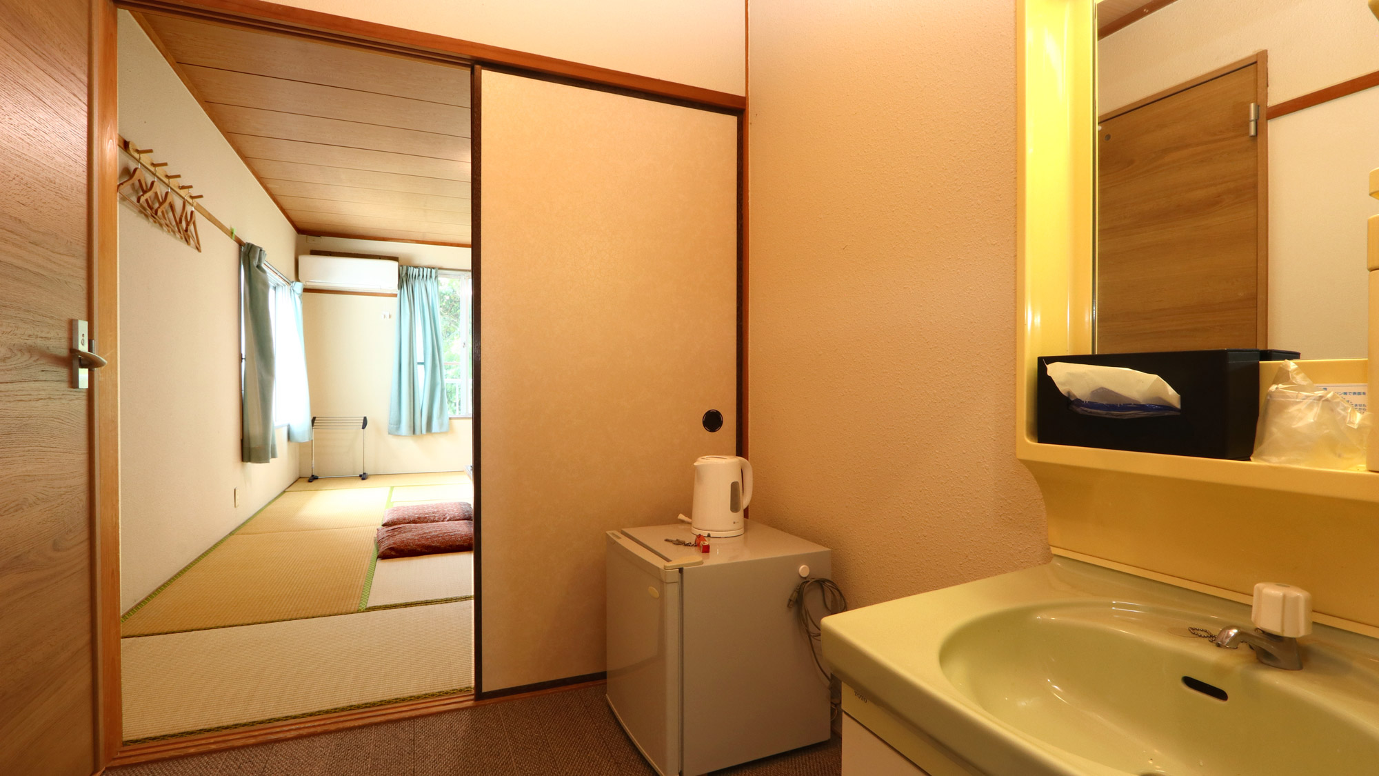 客室_和室12畳_踏み込みがありますので少し広くご利用いただけます*