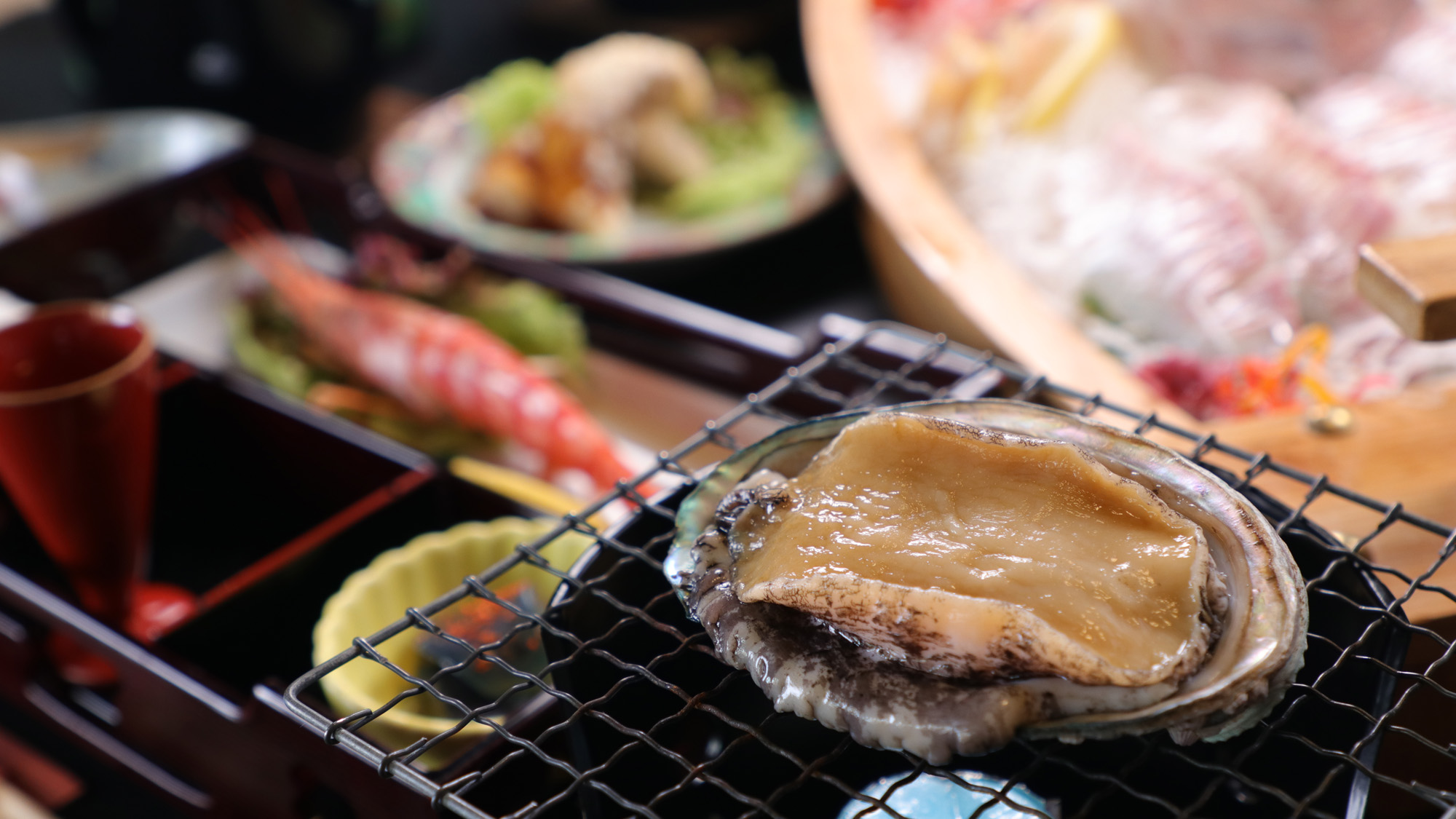 料理_夕食_少し残酷な気がしますが、ふっくら美味しい鮑をお召し上がりください*