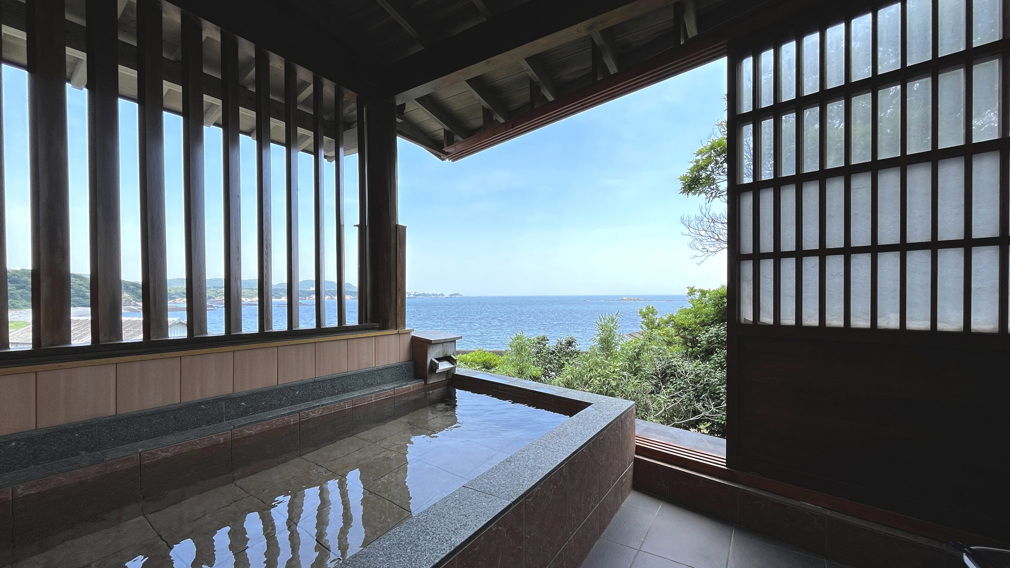 施設_貸切露天風呂_2F貸切風呂。絶景かな～♪ *