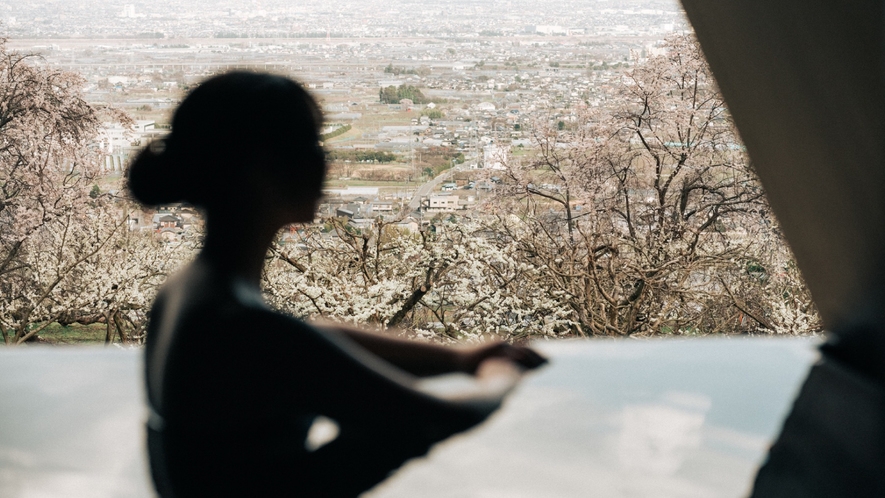 南アルプスの麓で過ごす特別なひととき。甲府盆地の絶景に癒される素泊まりプラン