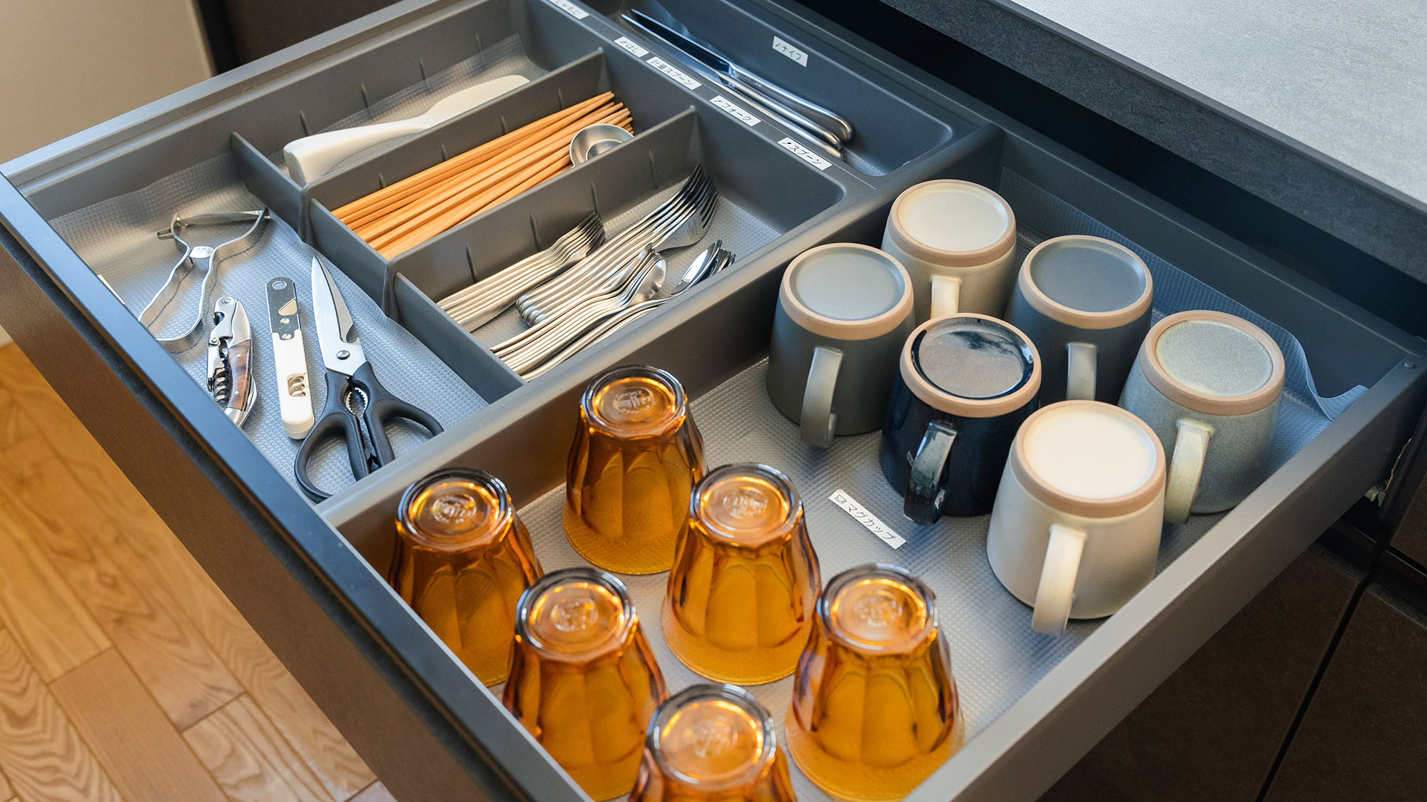 ・【キッチン】コップやカラトリーはご自由にお使いください