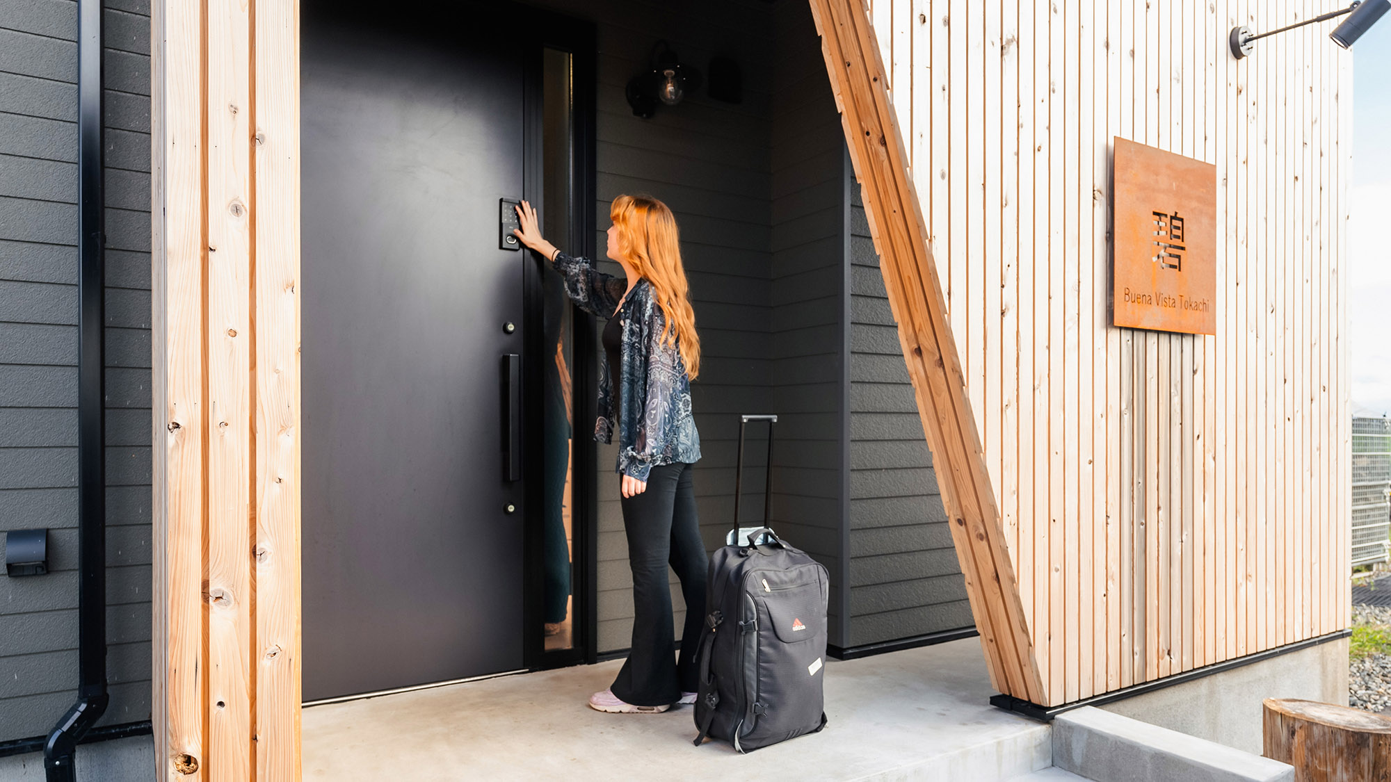 ・【エントランス】便利なスマートロックを採用