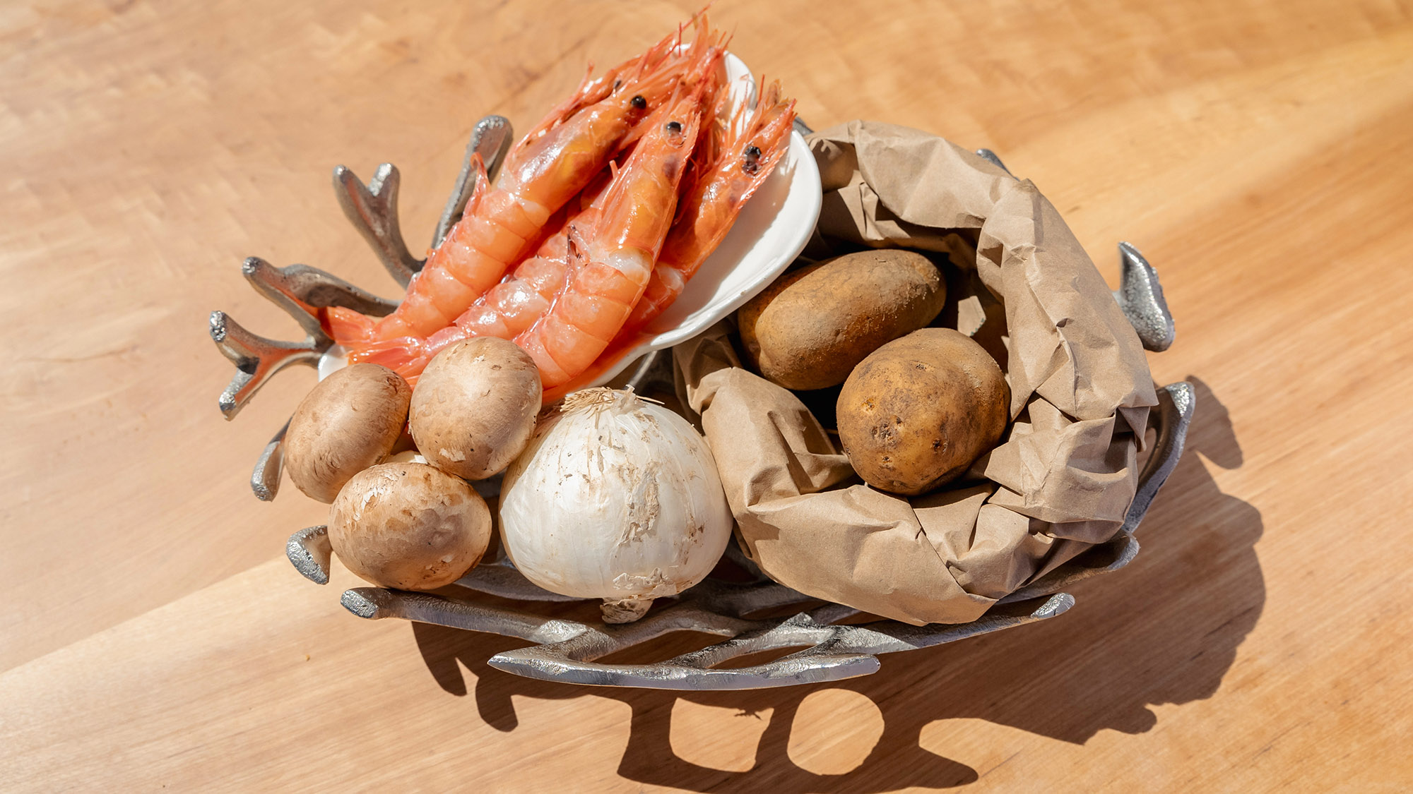 ・【BBQ一例】お好みの食材で楽しめます。エビや貝などの魚介類もおすすめです(有料・要予約)