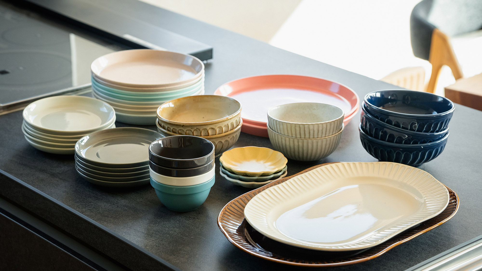 ・【キッチン】大皿から小皿まで食器類も豊富にご用意