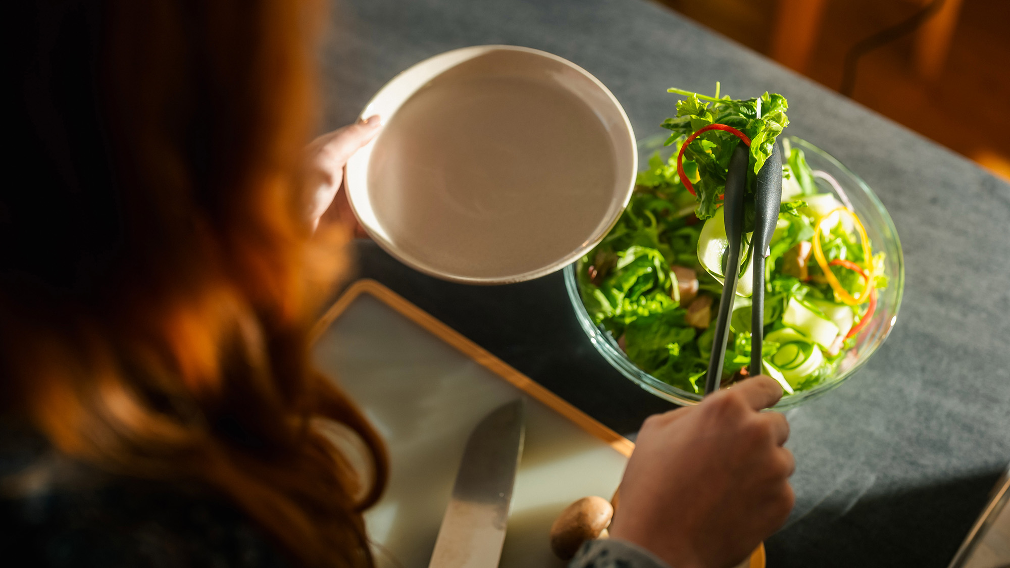 ・【夕食一例】彩りの良い新鮮なサラダ(有料・要予約)