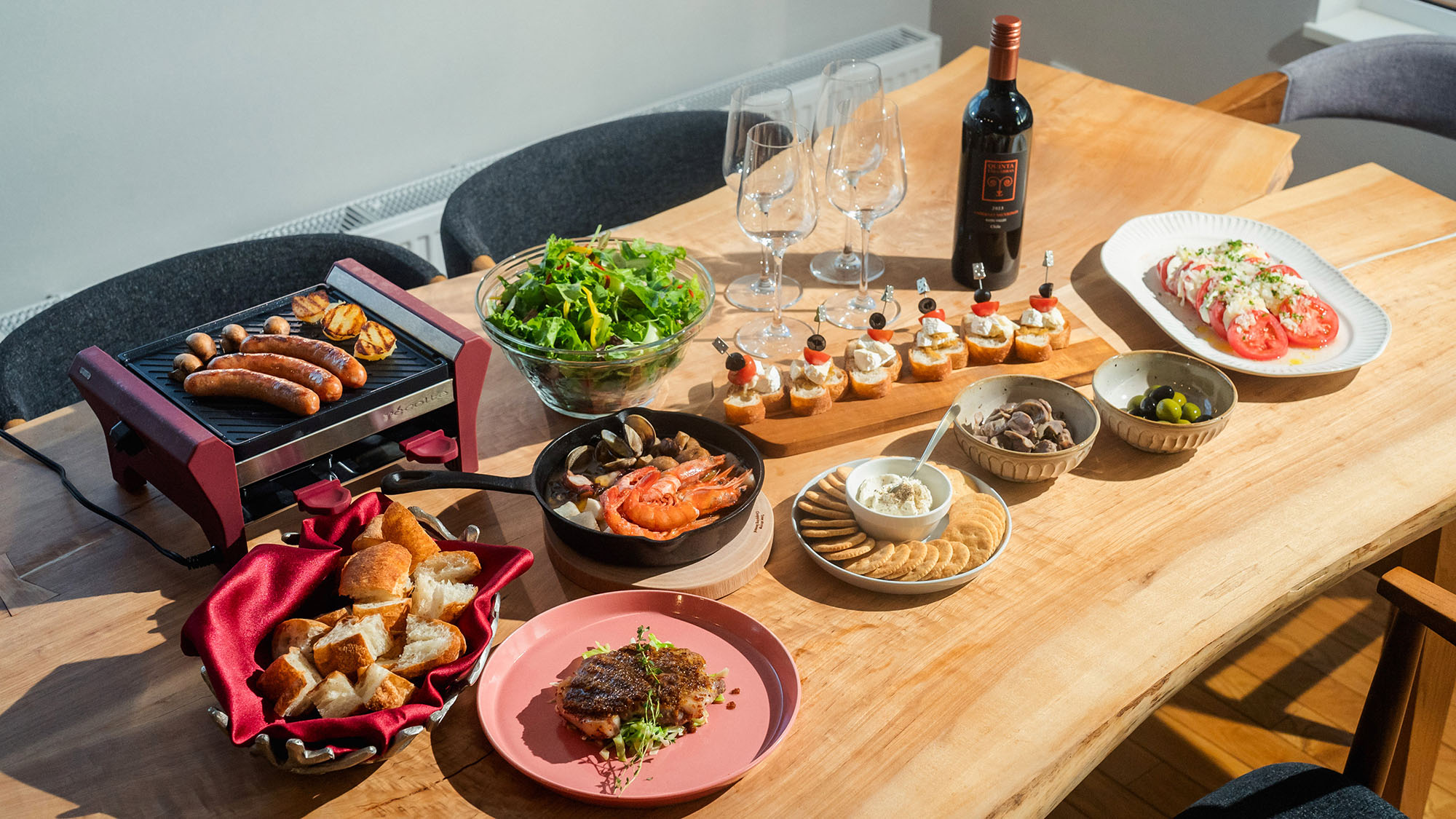 ・【夕食一例】ご希望に合わせた出張料理などのご用意も承ります(有料・要予約)