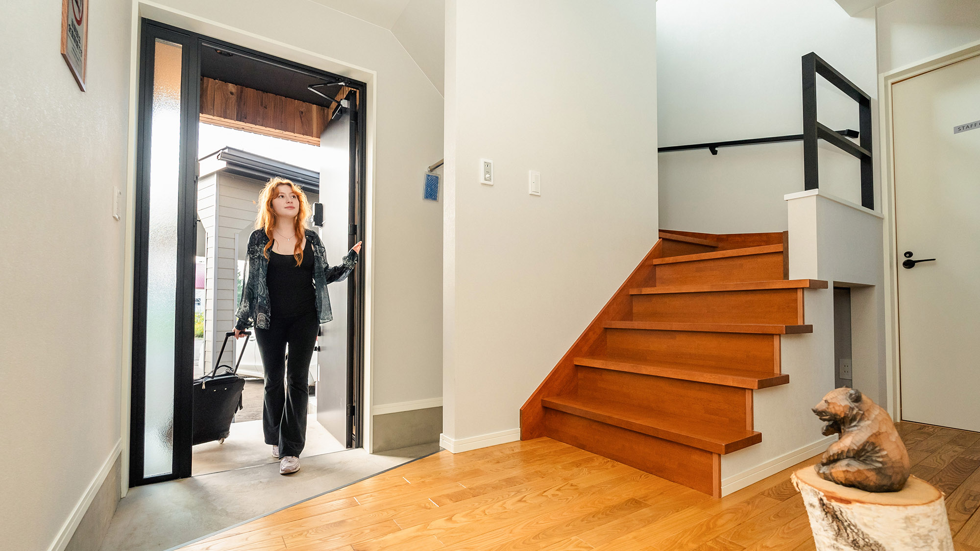 ・【エントランス】広々とした玄関でお手荷物の搬入もラクラク