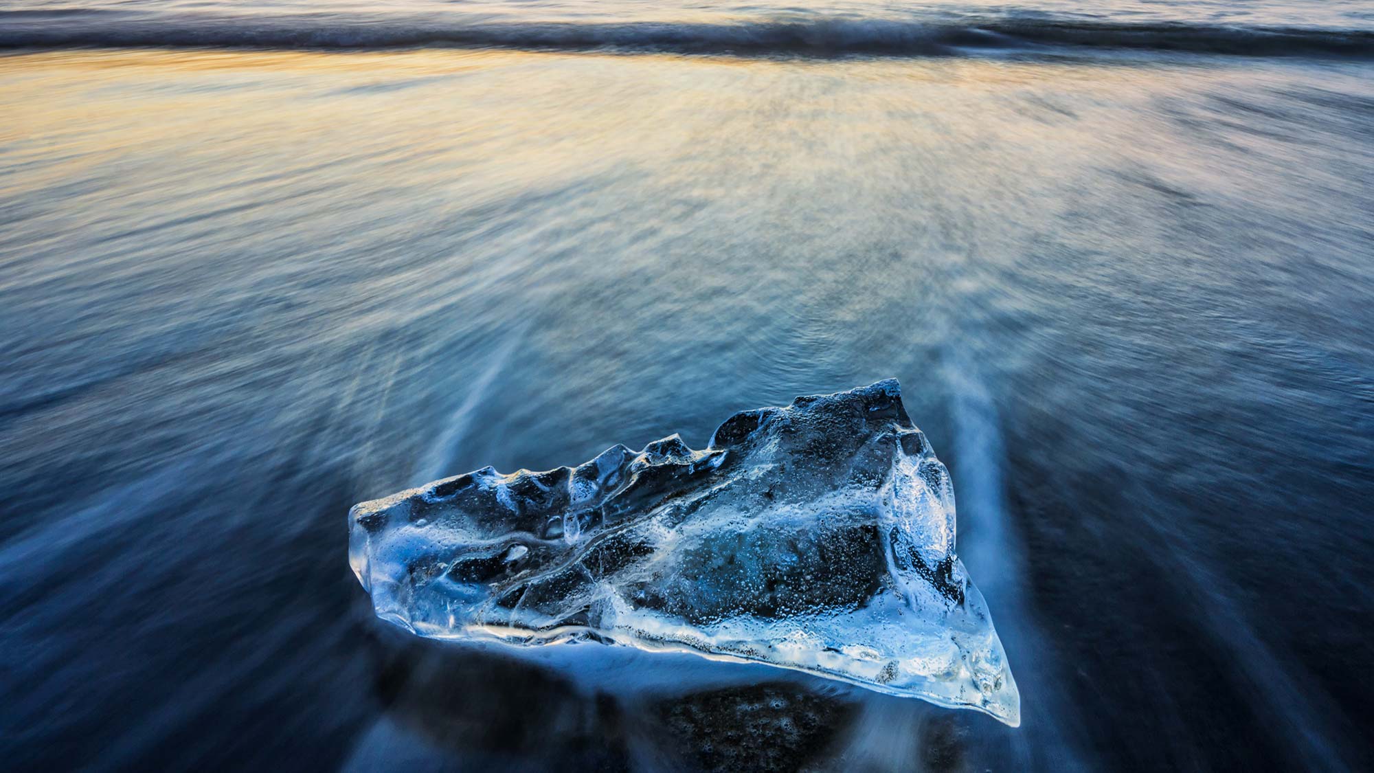 ・【周辺】十勝川の氷が大津海岸で輝く「ジュエリーアイス」は、例年1月中旬から2月下旬が見頃