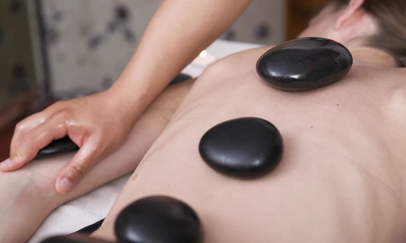 【スパ1名付】冬SPA 心身を温めるホットストーンボディ＆トリートメント/夕・朝食付