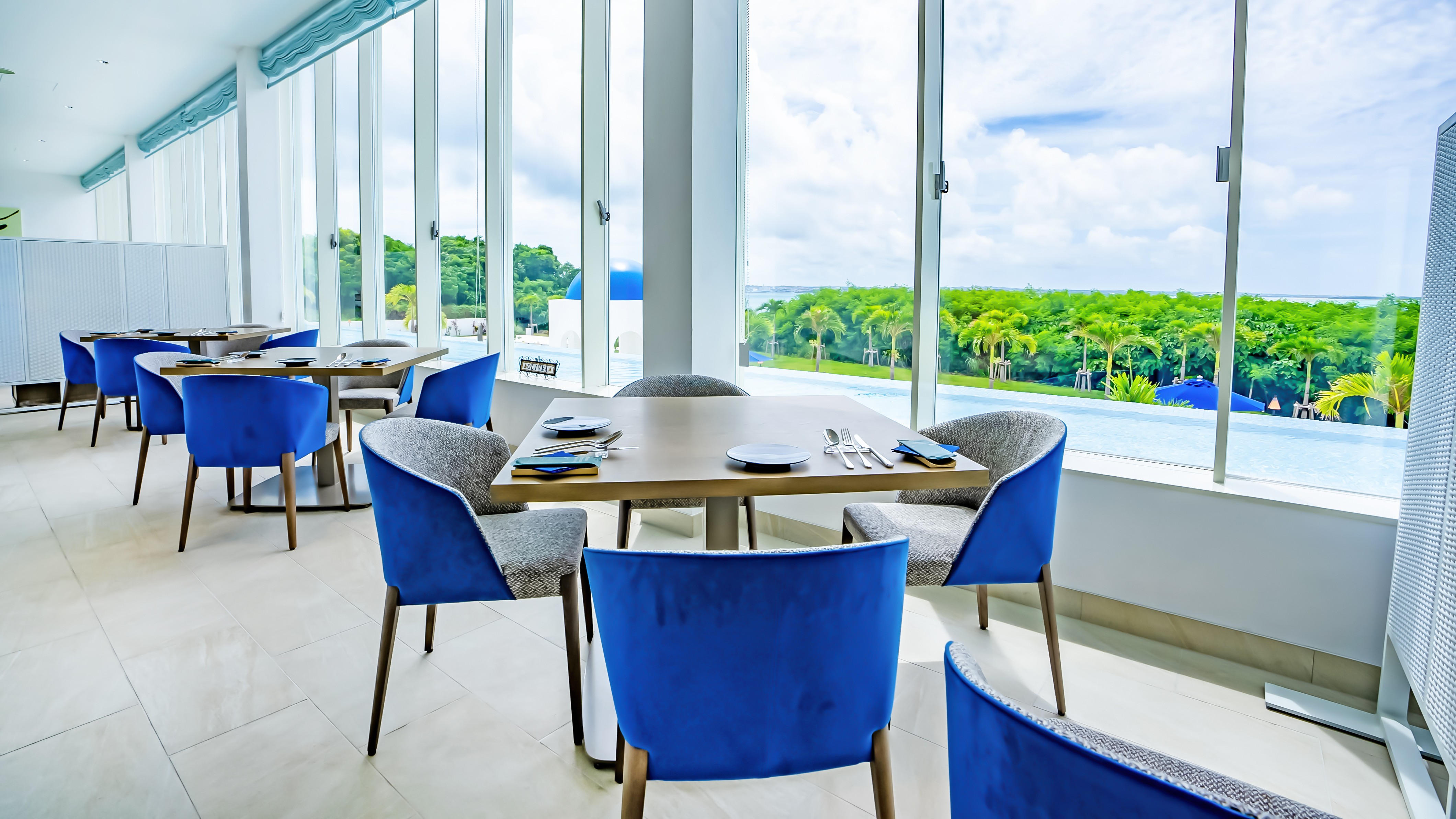 レストラン「The Olivea」