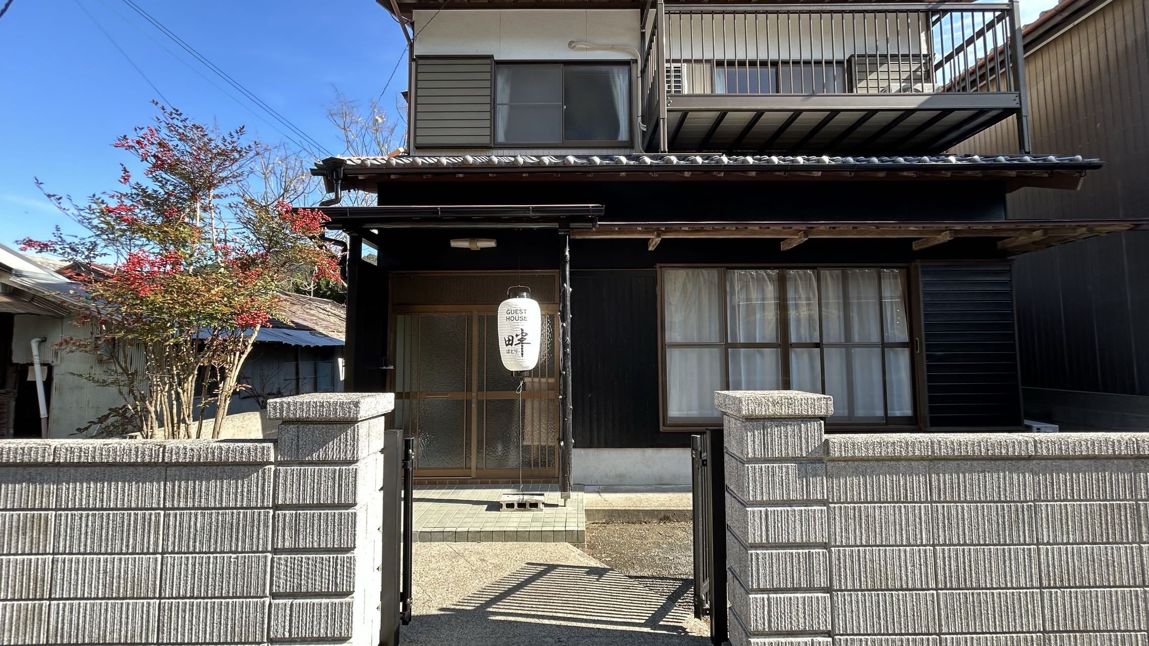 【外観】「畔」の提灯が目印です。