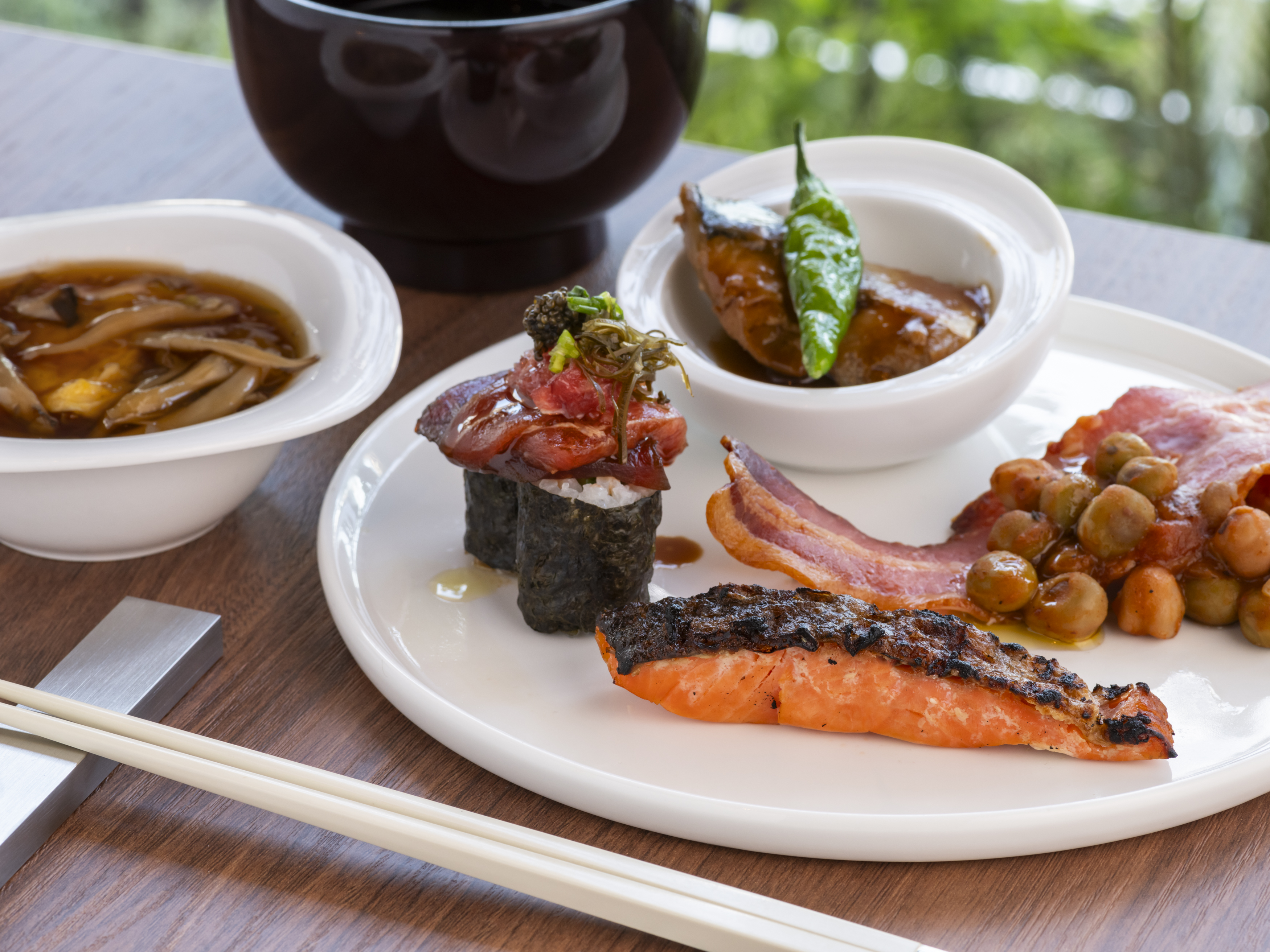 季節の焼き魚＆本鮪と松前漬けの溢れ鮨 ※写真はイメージ