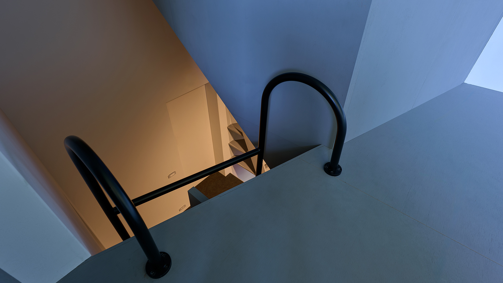 ・【多目的室】梯子で上がるワクワク感がたまりません。足元に十分注意して昇降ください