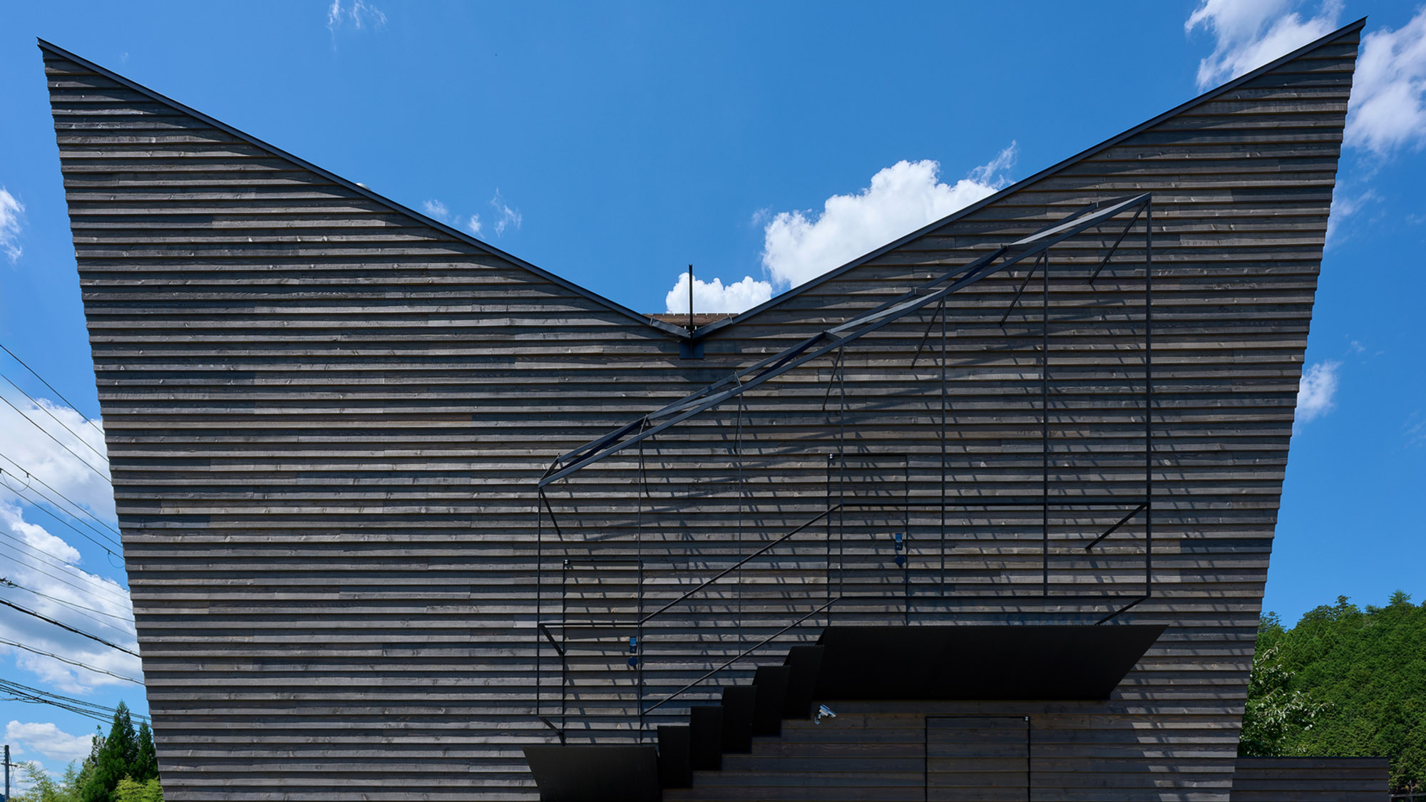 ・【外観】洗練された個性的な外観が特徴の一棟貸し。非日常的なステイをお愉しみください