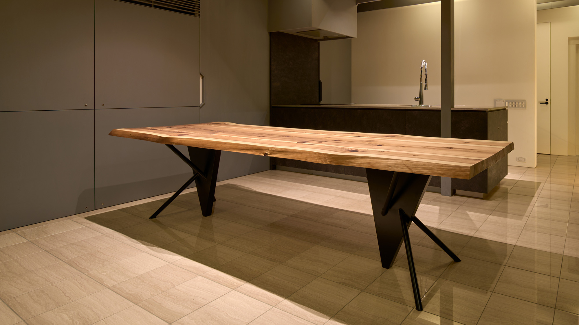 ・【ダイニングテーブル】希少な北山杉のテーブル。pivotoデザインのオリジナルのテーブルです