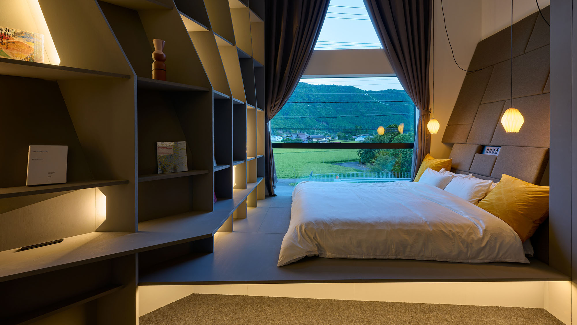 ・【寝室1】キングサイズベッドとしてもご利用いただけるので、小さなお子様連れでも安心です