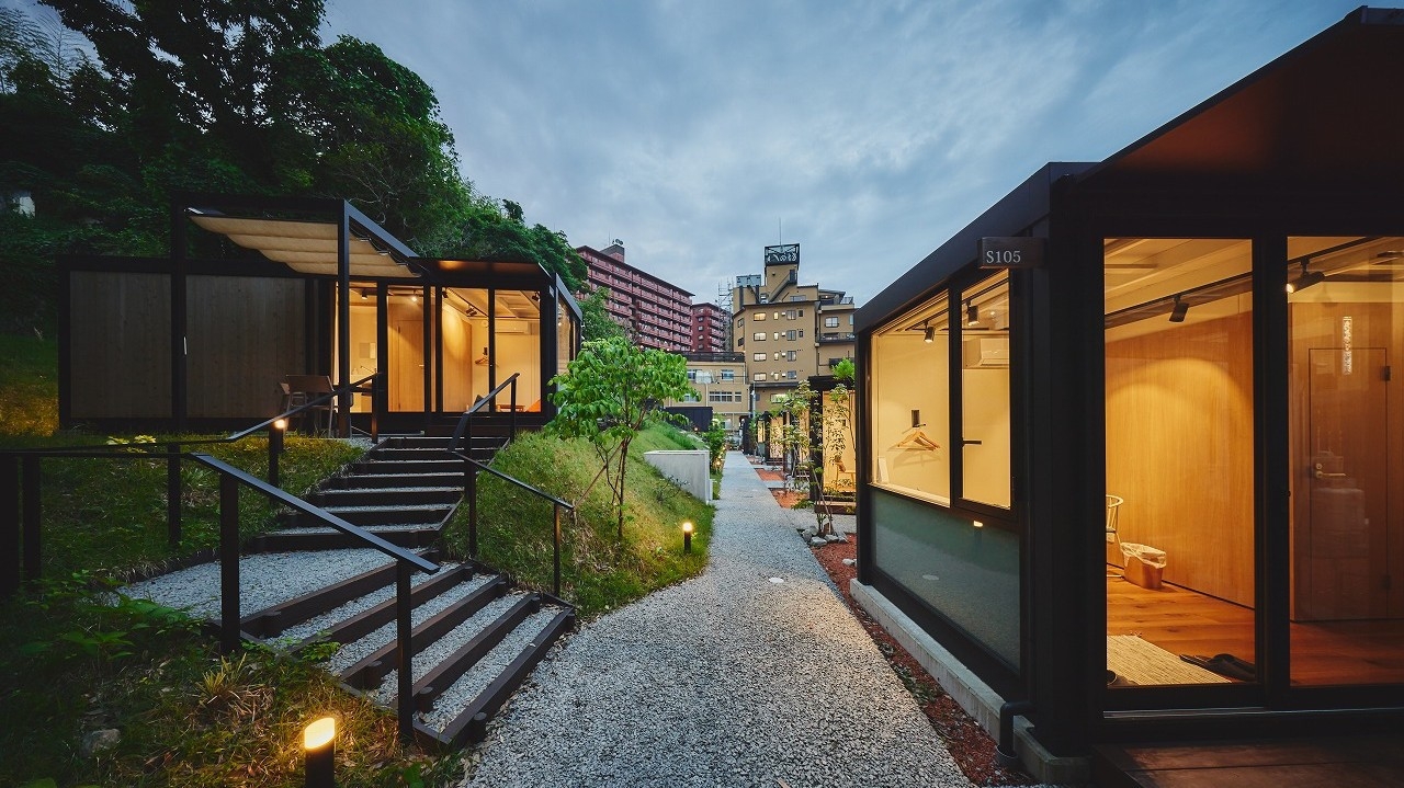 【年末年始限定】温泉×レトロ旅！「いずなか」で迎える特別な年越しステイ♪（老舗温泉旅館の入浴券付）