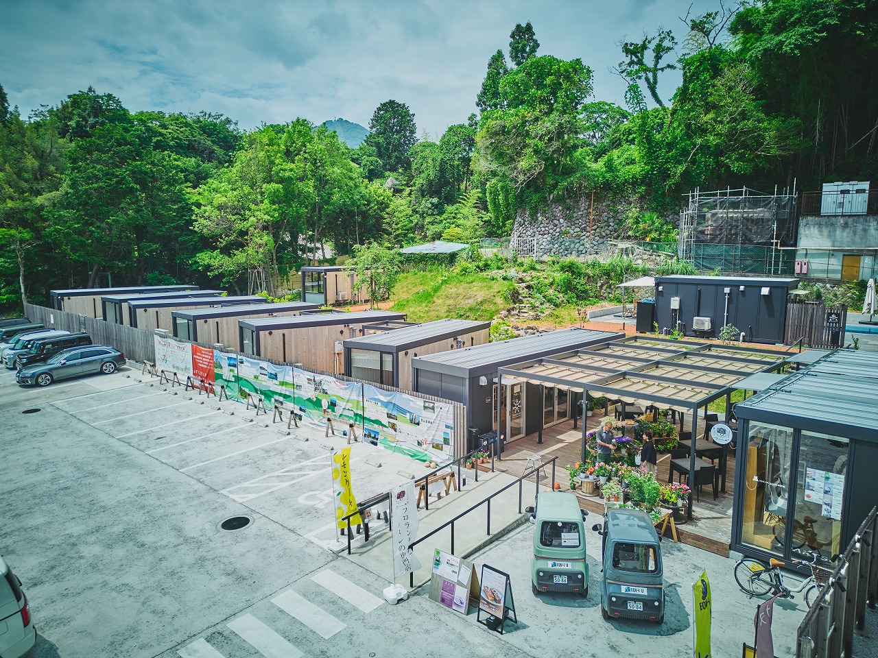 駐車場１～７をご利用ください。