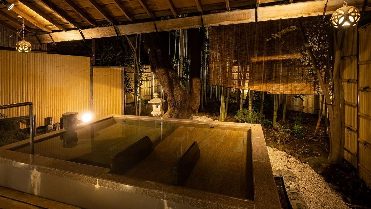 落ち着いた湯の時間を楽しむ、いづみ荘。
