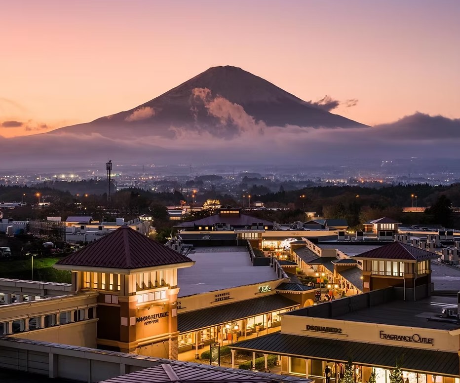・【伊豆観光】富士山が見える広大なアウトレットモール「御殿場プレミアムアウトレット」車で約45分
