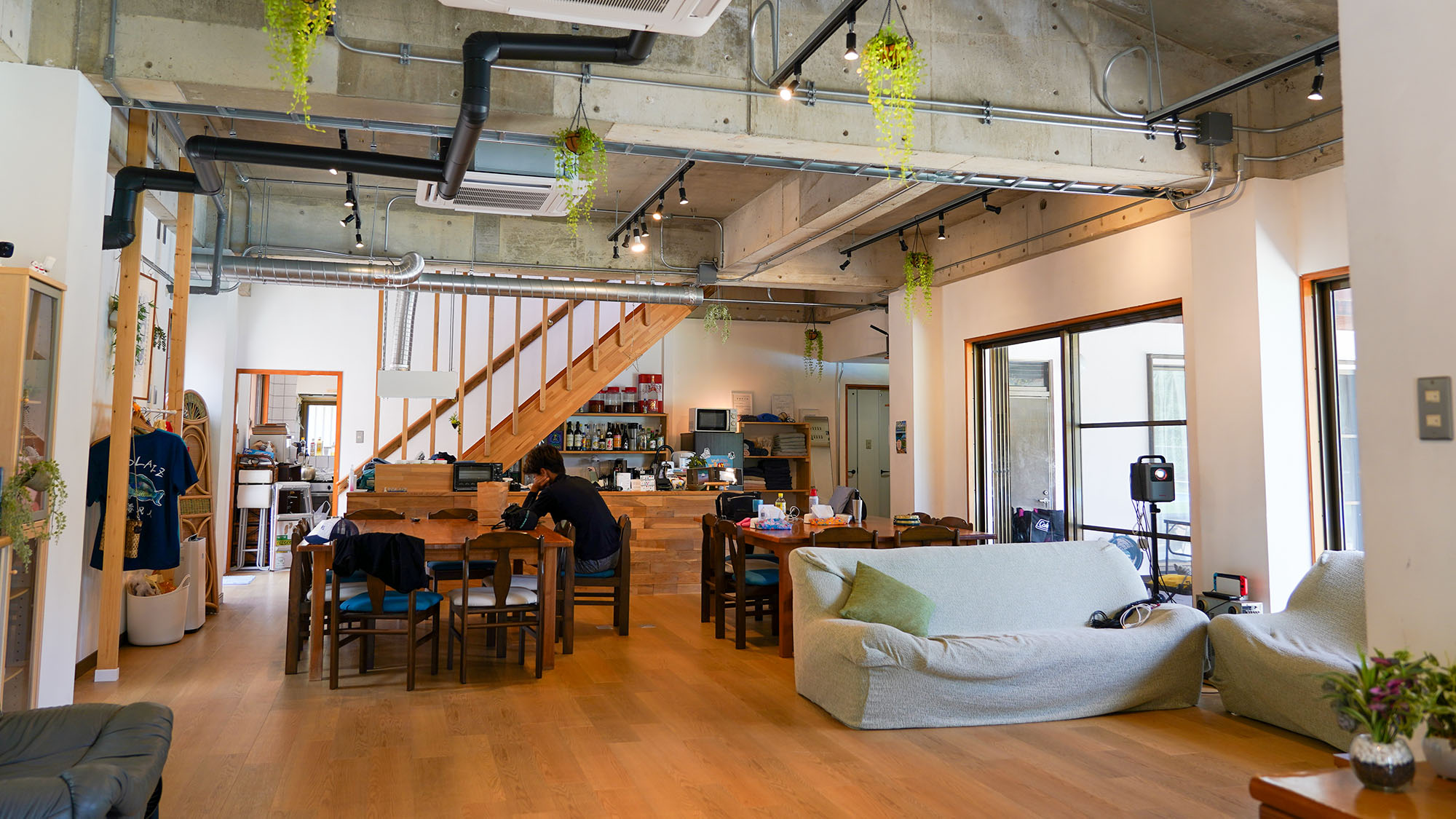 ・【リビングスペース】広々スペースでのイベントご利用などもご相談ください