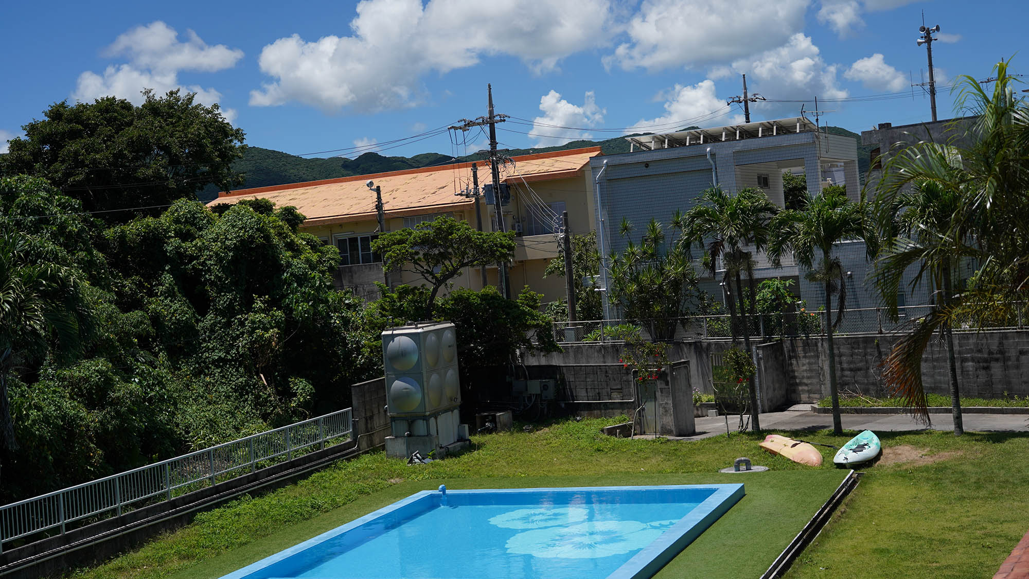 ・【客室からの眺望】プールや石垣島の大自然を肌で感じられる眺めです