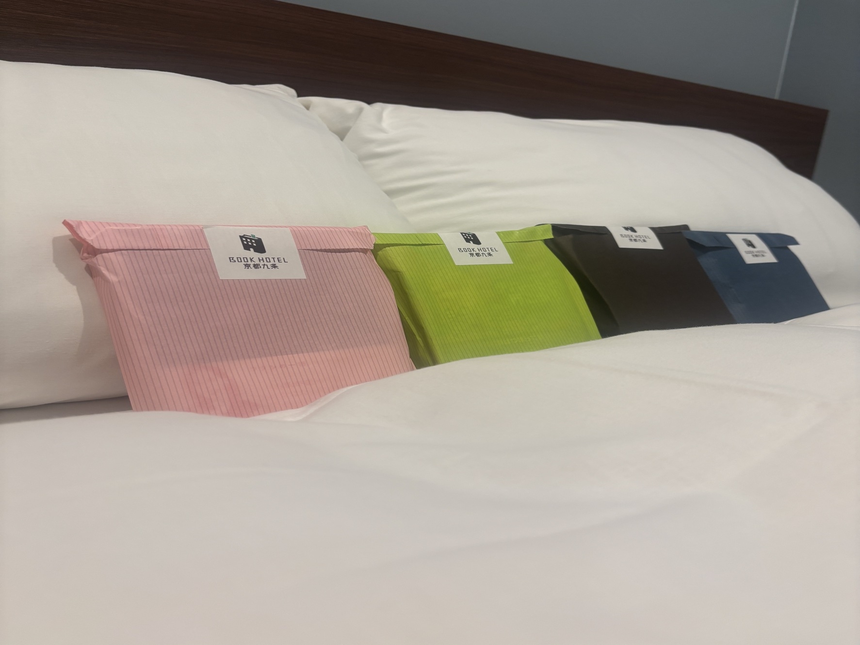 ≪スタッフセレクト本付き≫のんびり11時チェックアウト★お茶とお菓子をお供に★【ダブル素泊まり】