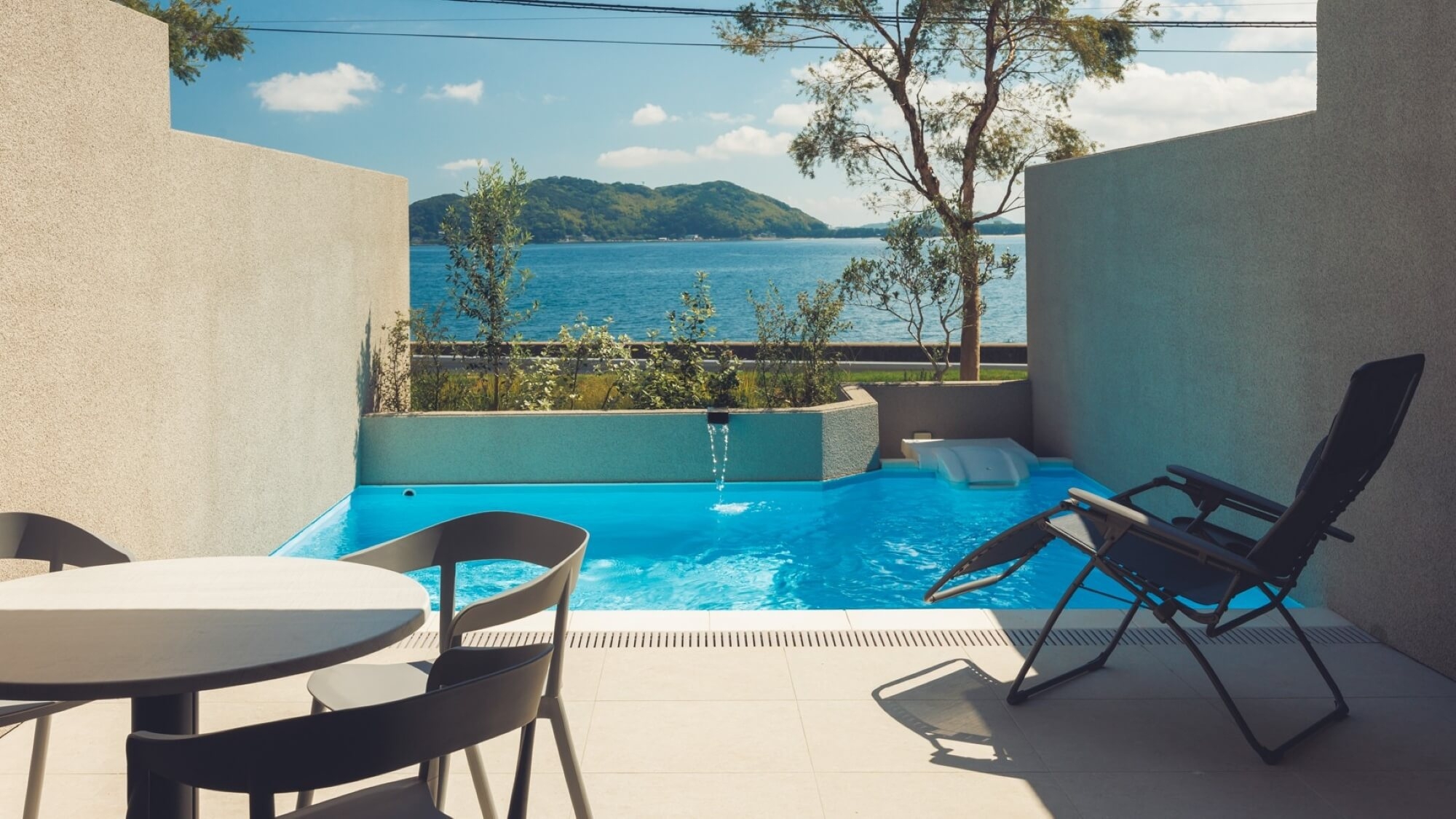 ◇夏旅◇＜全室プライベートプール付＞オーシャンビューのラウンジで楽しむ軽食ビュッフェ【朝食付】