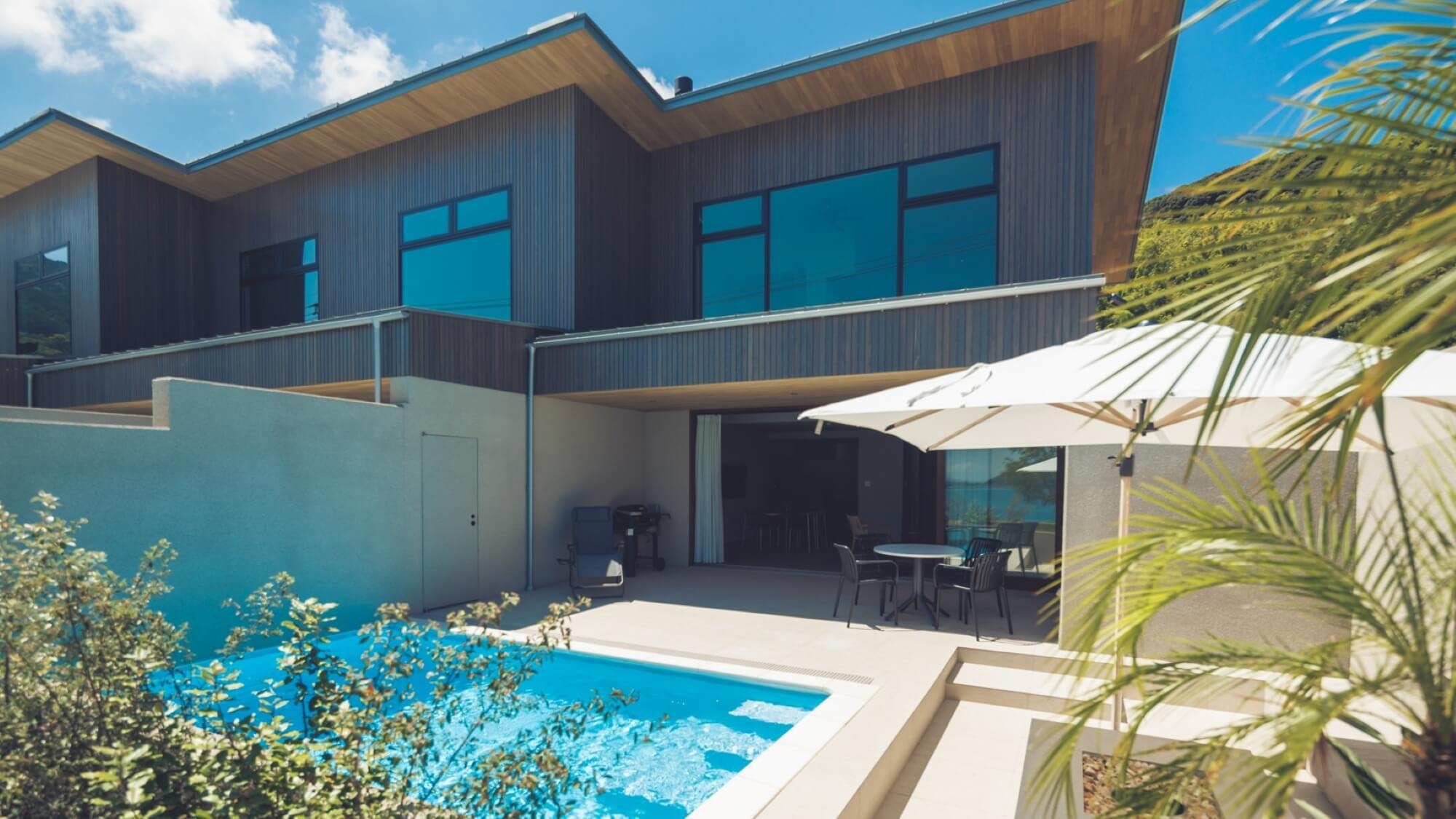 ◆＜全棟貸切／最大26名＞通常より15％OFF★プール付スイート全５部屋をまるごと貸切！【素泊まり】