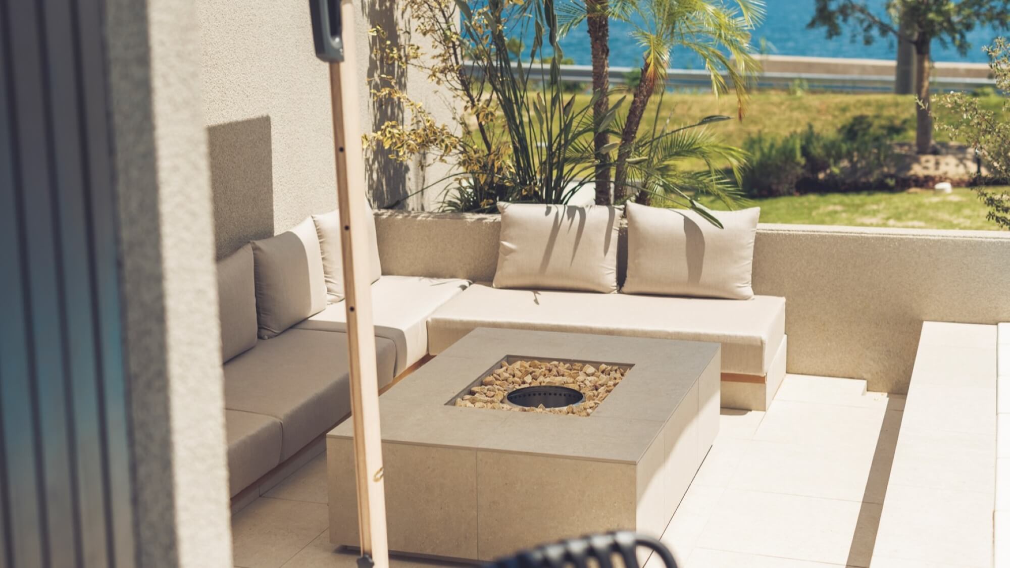 ■プレミアムスイート：テラス焚き火台