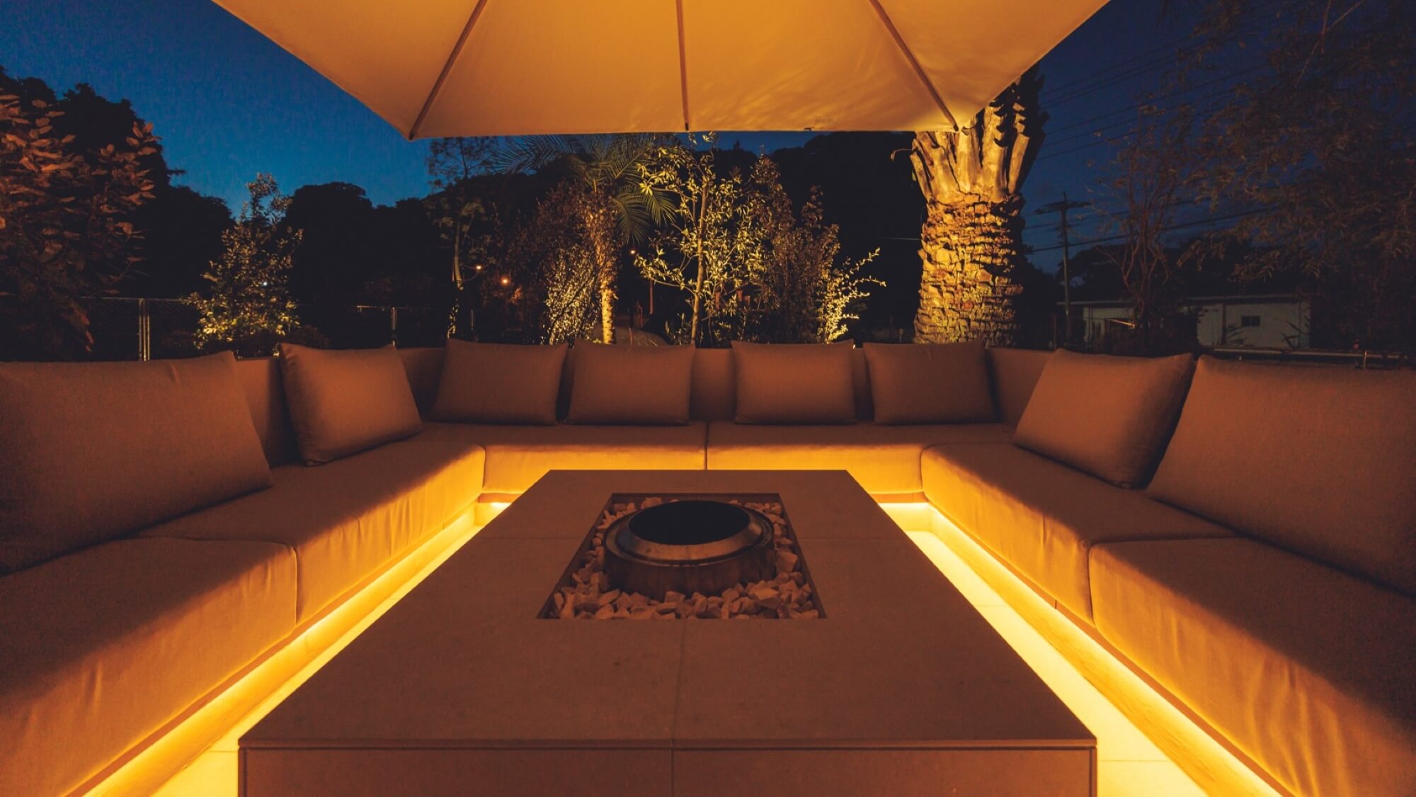 ■宿泊者専用ラウンジ：焚き火台