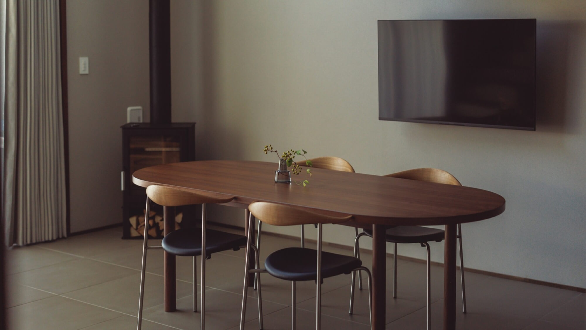 ■プレミアムスイート：リビングダイニングテーブル