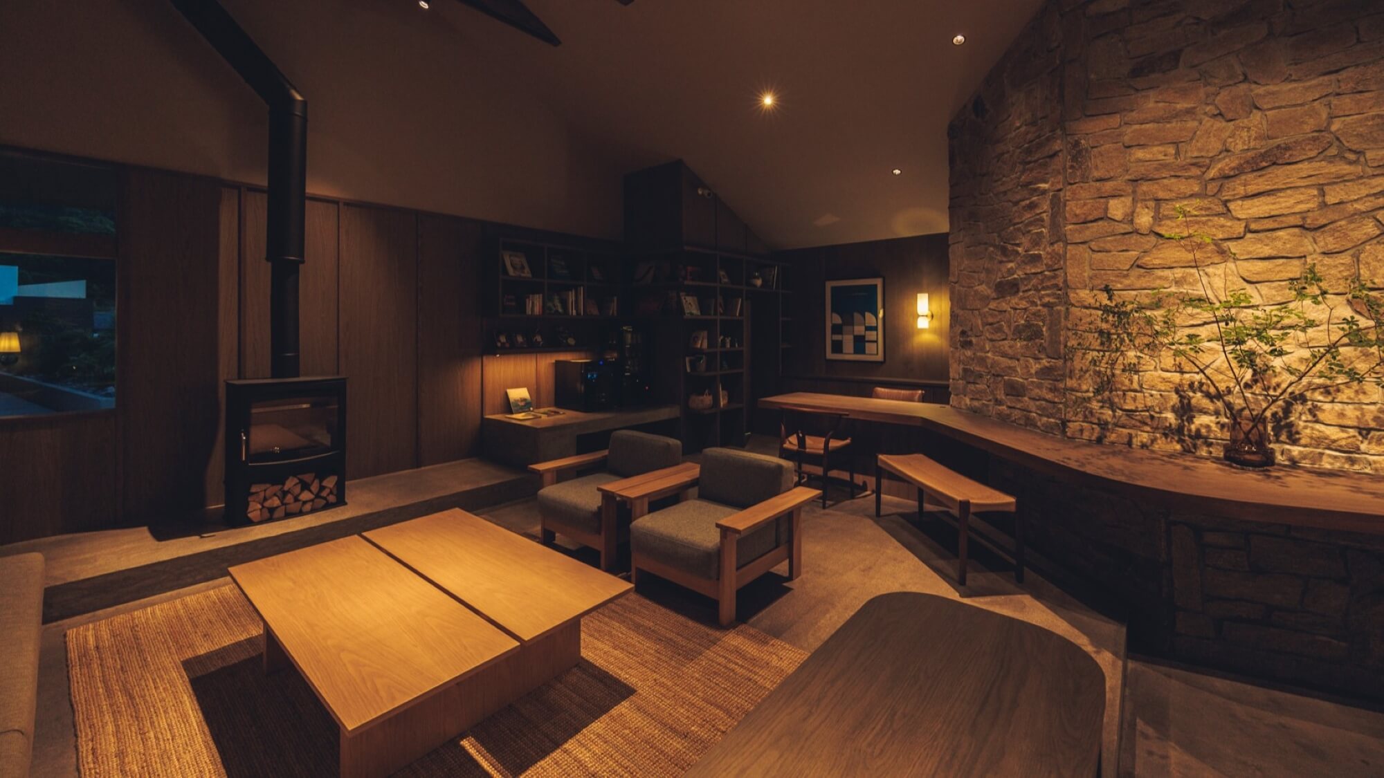 ■宿泊者専用ラウンジ：ソファ席