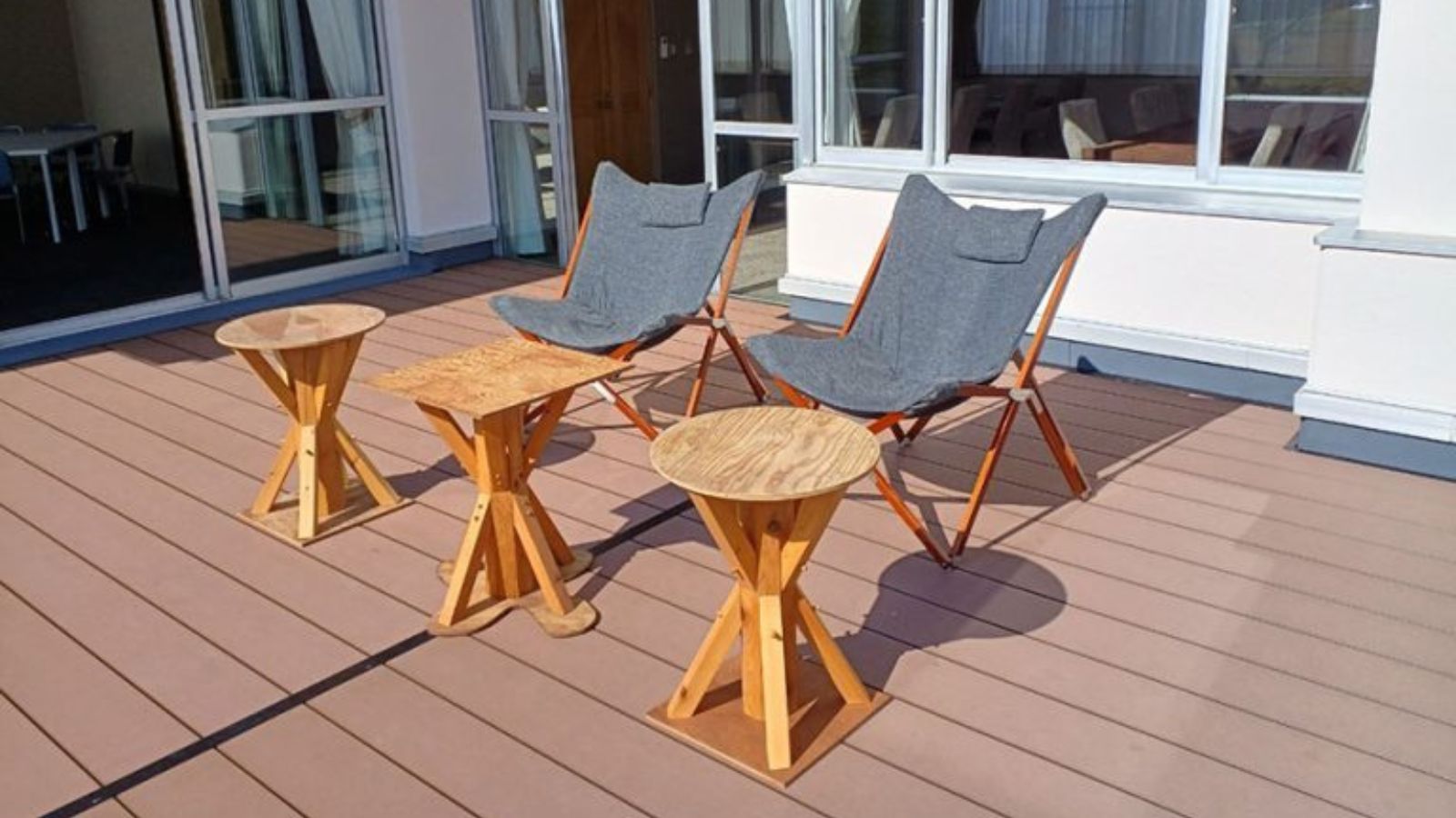 レンタルスペースのテラスベンチ