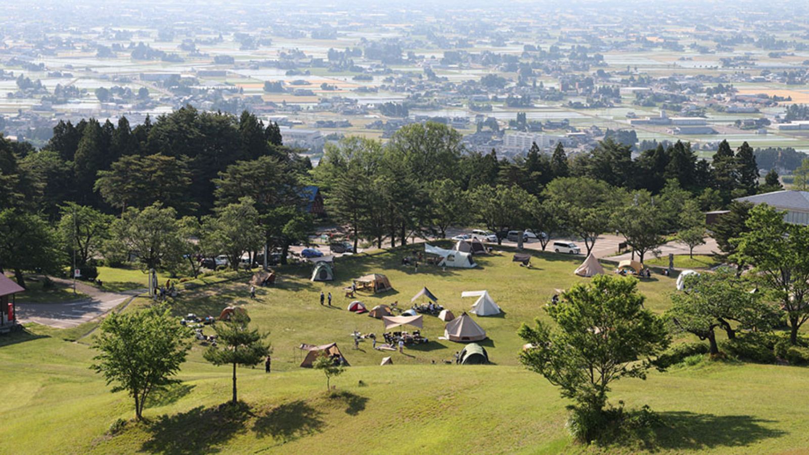 イベントの開催など幅広くご利用いただける芝生広場