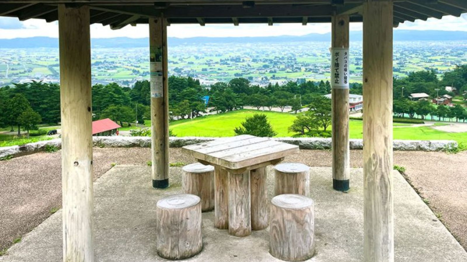 展望広場のベンチ