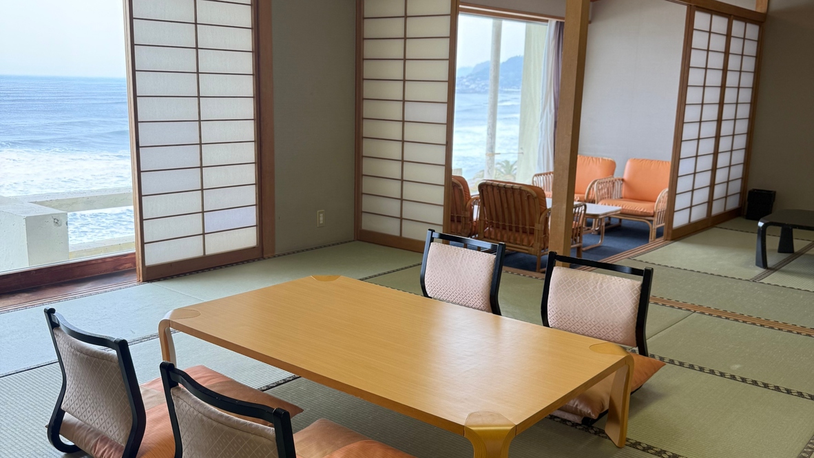 【海側二間和室】二間続きのゆったり客室。襖で仕切れるので三世代家族やグループ様でのご旅行におすすめ
