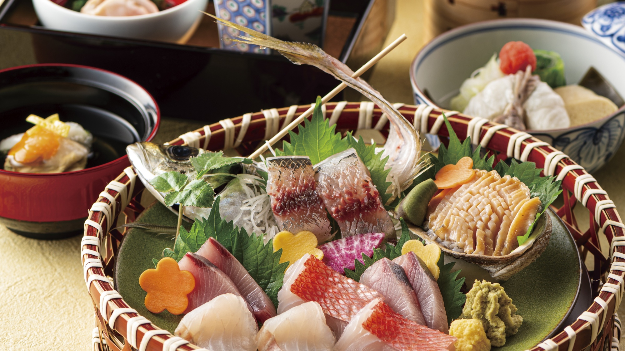 ダイニング「MIRAI」の料理イメージ　季節に合わせて旬の素材をご用意いたします