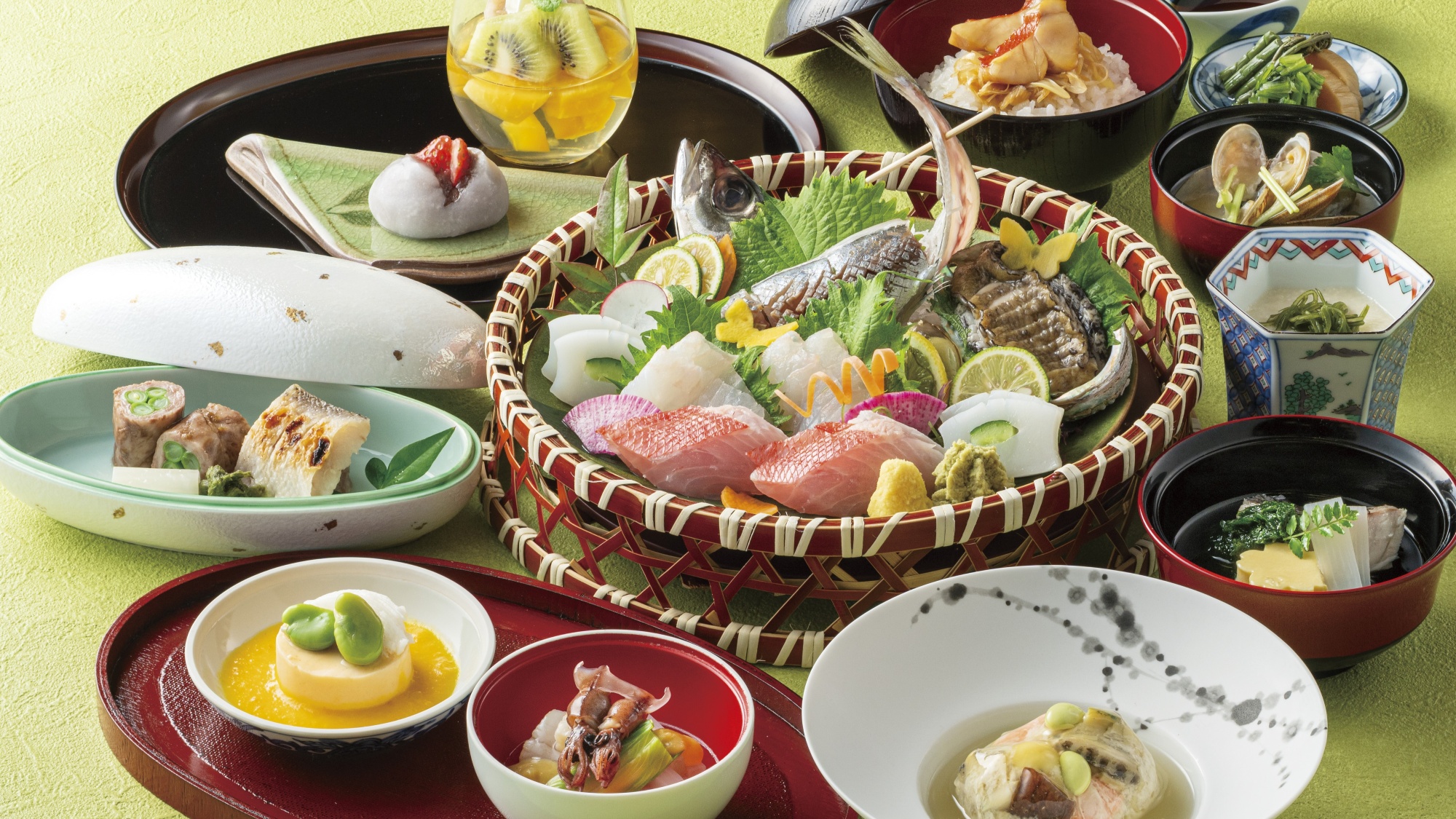 ダイニング「MIRAI」の料理イメージ　季節に合わせて旬の素材をご用意いたします　※春料理一例