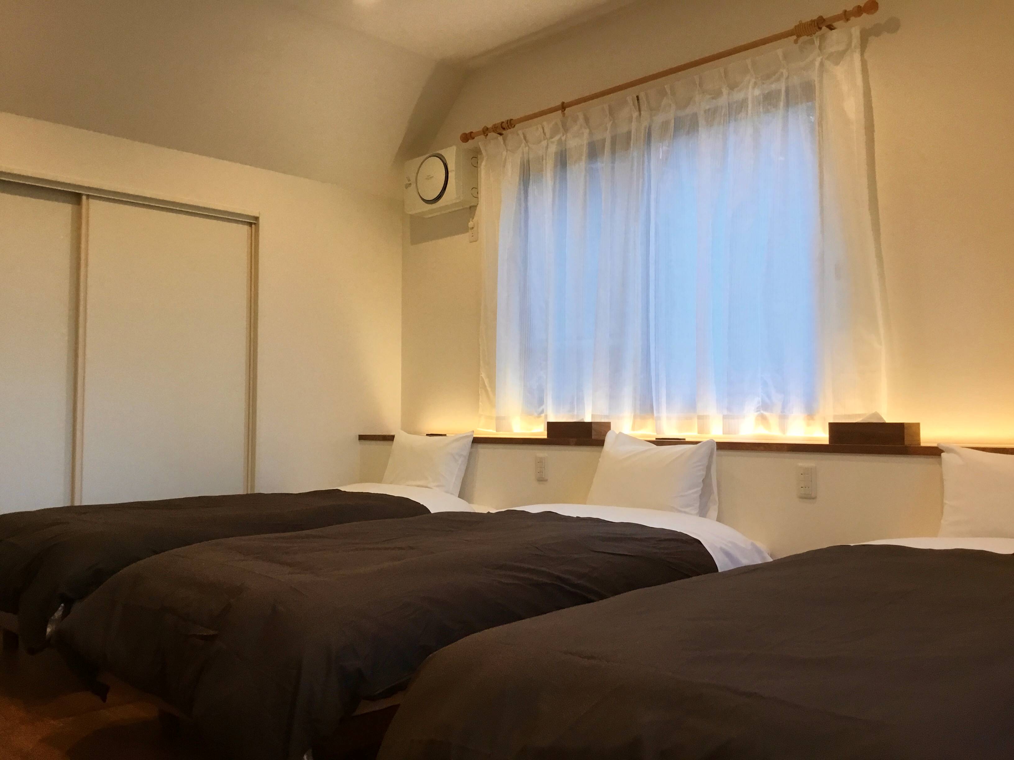 オナーズヒル１８　２階ベッドルーム（シングル&times;３）