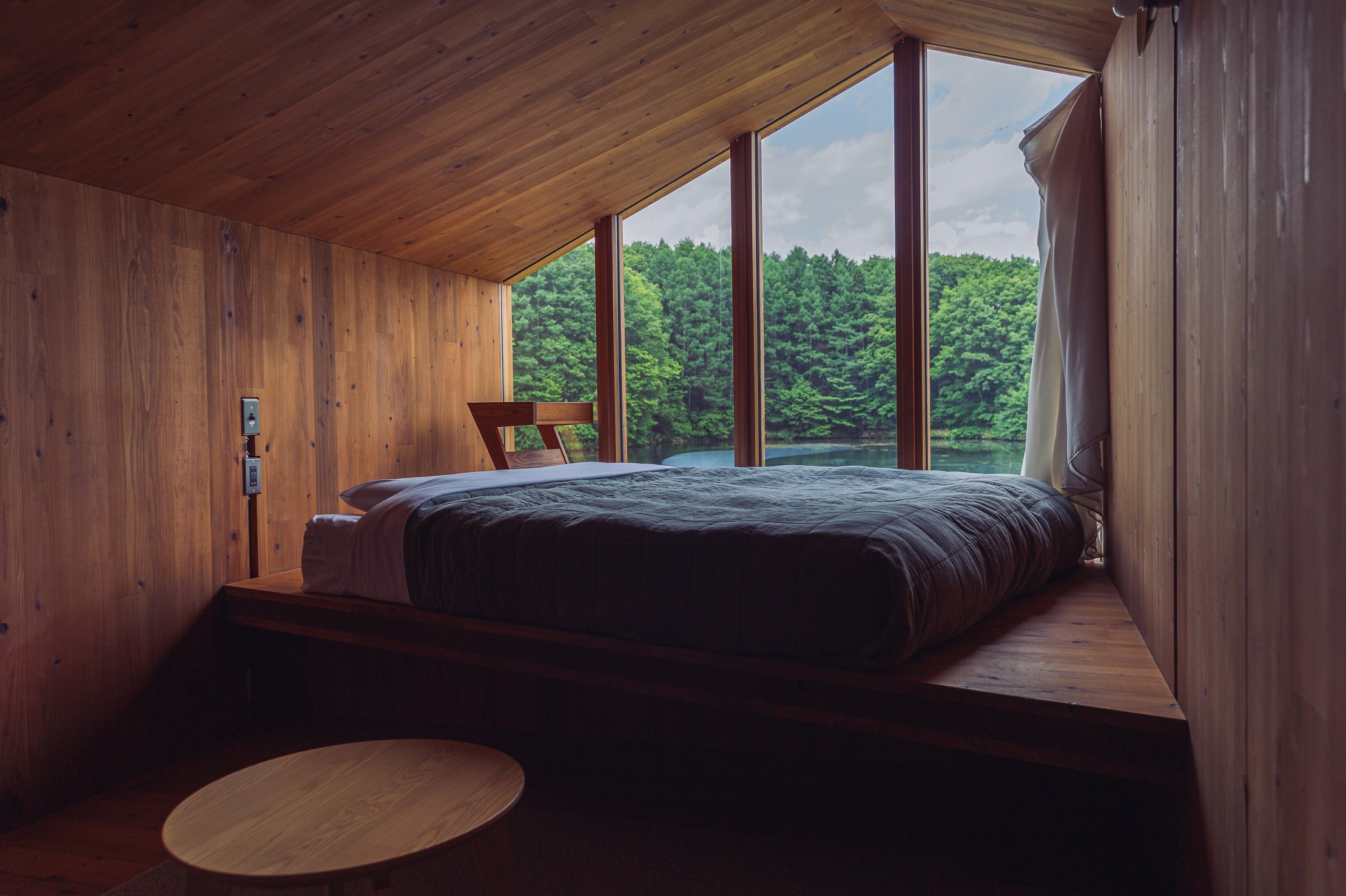 【ペット可！】キャンプなのに快適な寝室。大自然を纏う一棟貸し宿