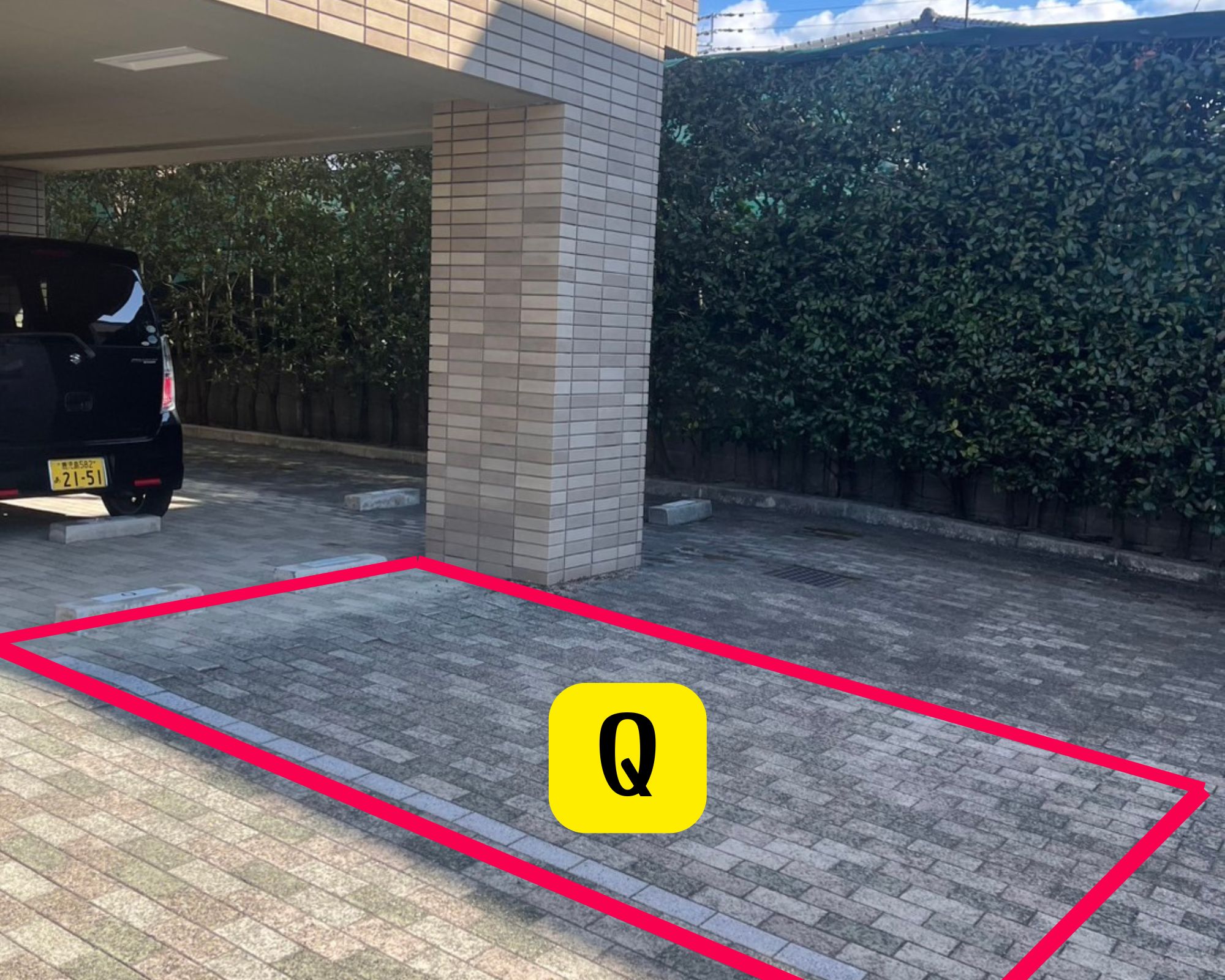 西側駐車場　Q