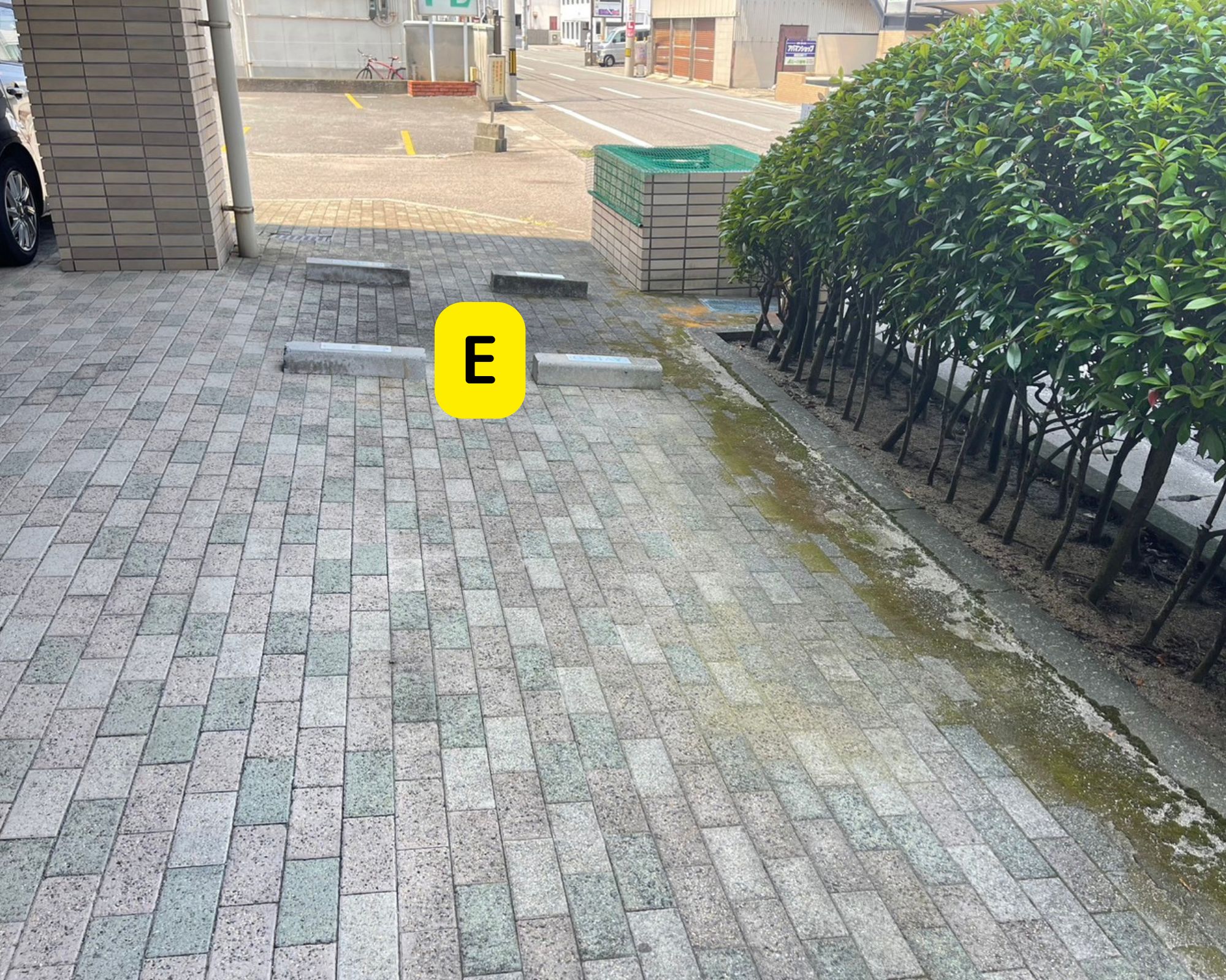 西側駐車場　E