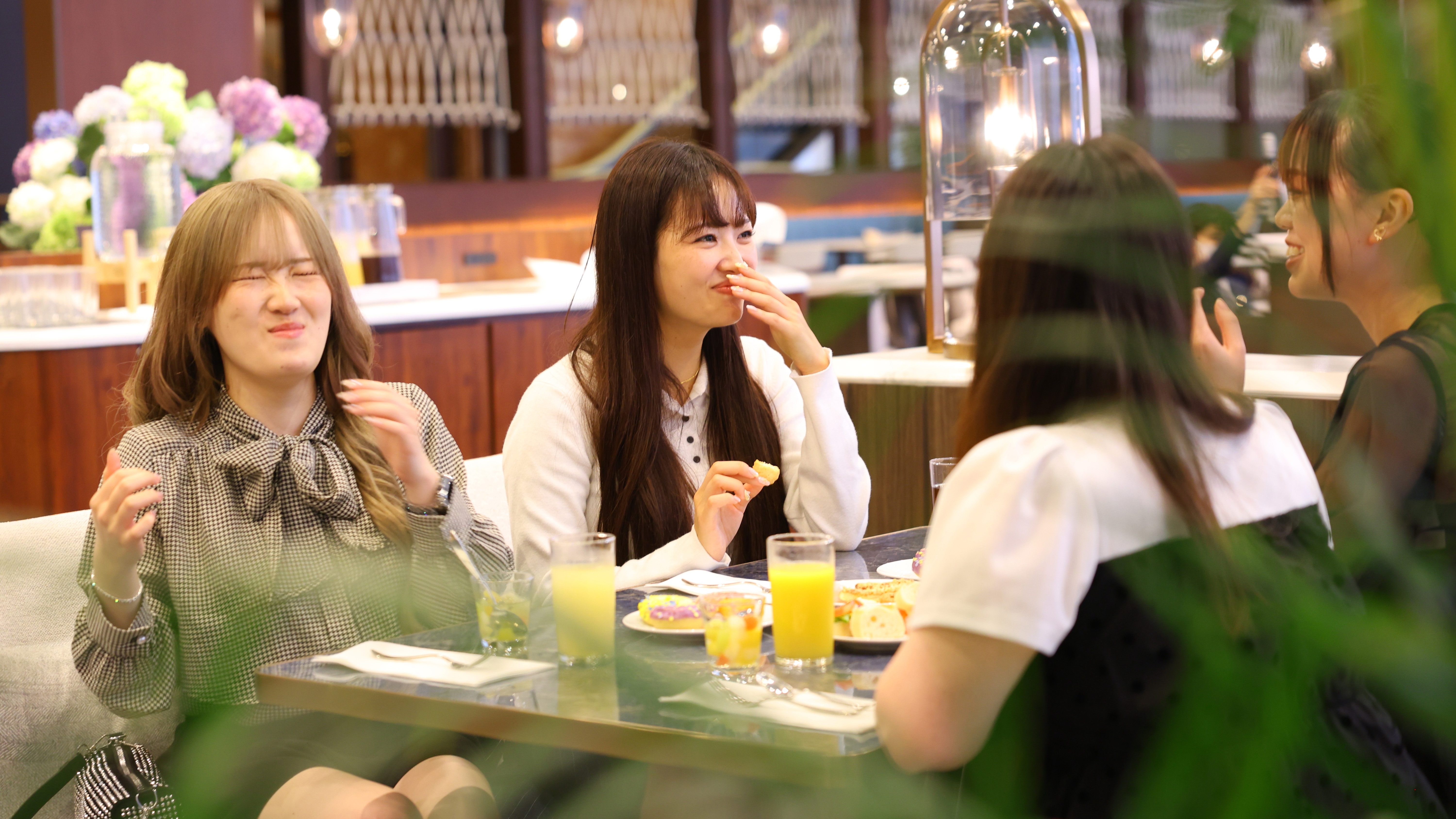 気心の知れた仲間とのおしゃべりタイム☆ついつい話が弾んで時間を忘れてしまいますね♪