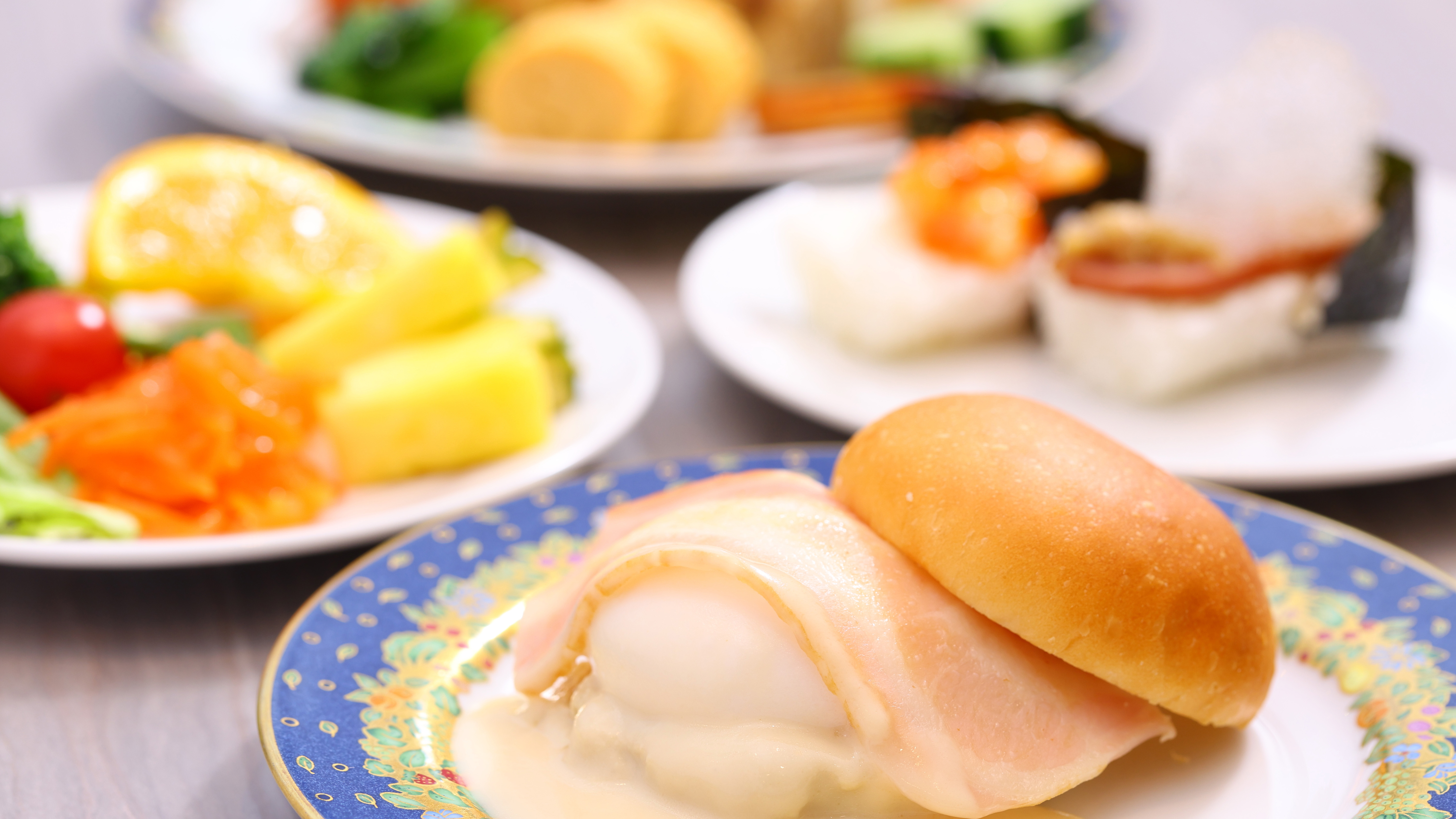 朝食ビュッフェ 作り立てのエッグベネディクトなど ＊画像はイメージです