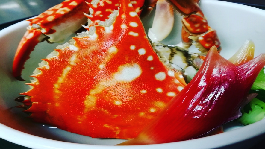 ・料理の一品（一例）　渡り蟹の酢の物　四季折々の食材と調理で。