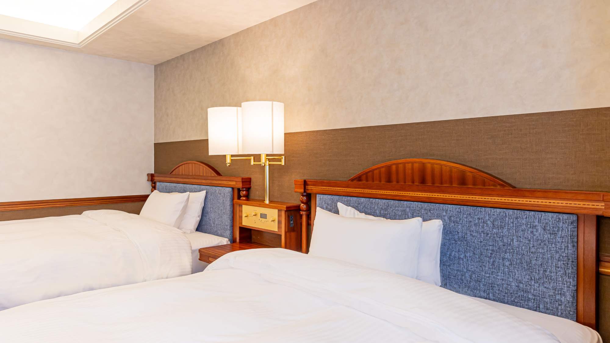 デラックスツインルーム_ベットライト