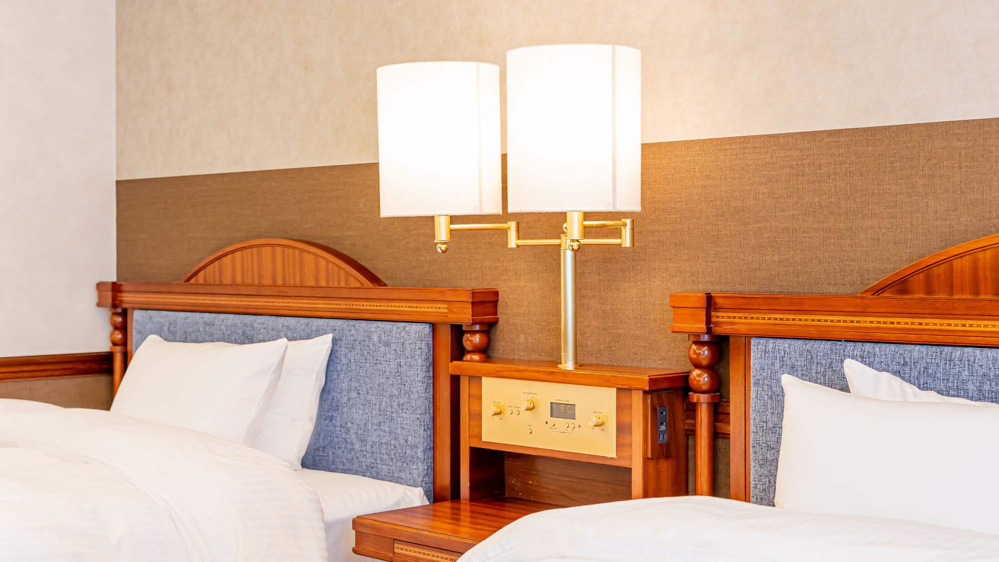 デラックスツインルーム_ベットライト