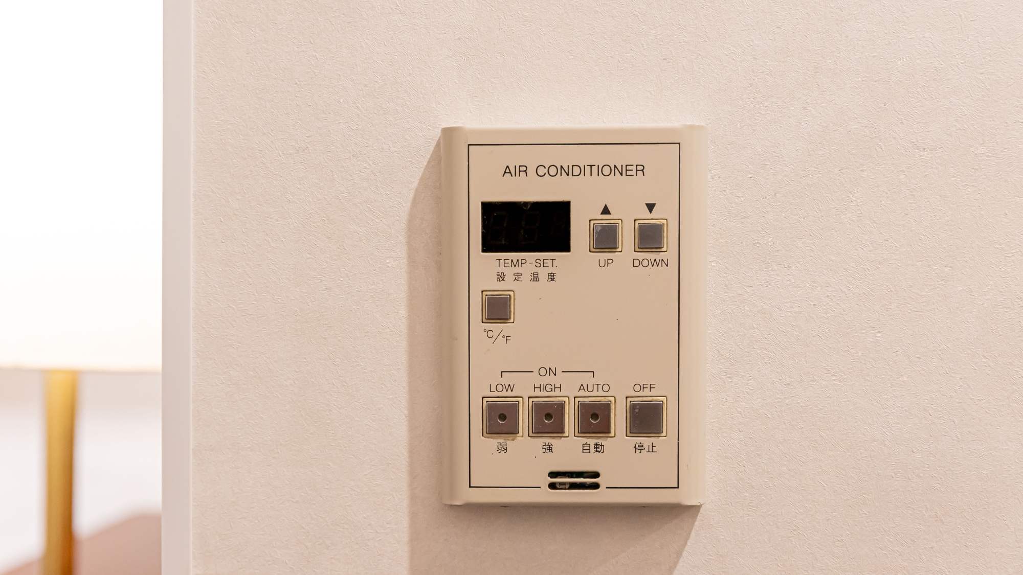 エアコンスイッチ
