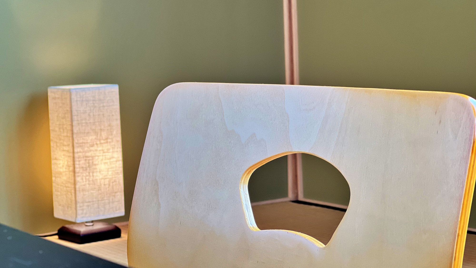 【客室】照明やレトロな鍵も完備